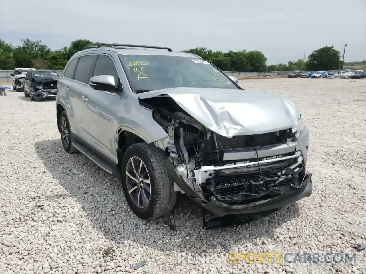 1 Photograph of a damaged car 5TDKZRFH9KS570630 TOYOTA HIGHLANDER 2019