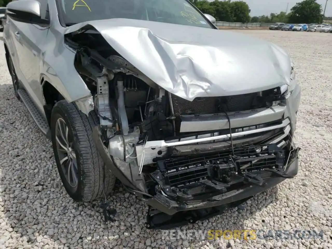 9 Photograph of a damaged car 5TDKZRFH9KS570630 TOYOTA HIGHLANDER 2019