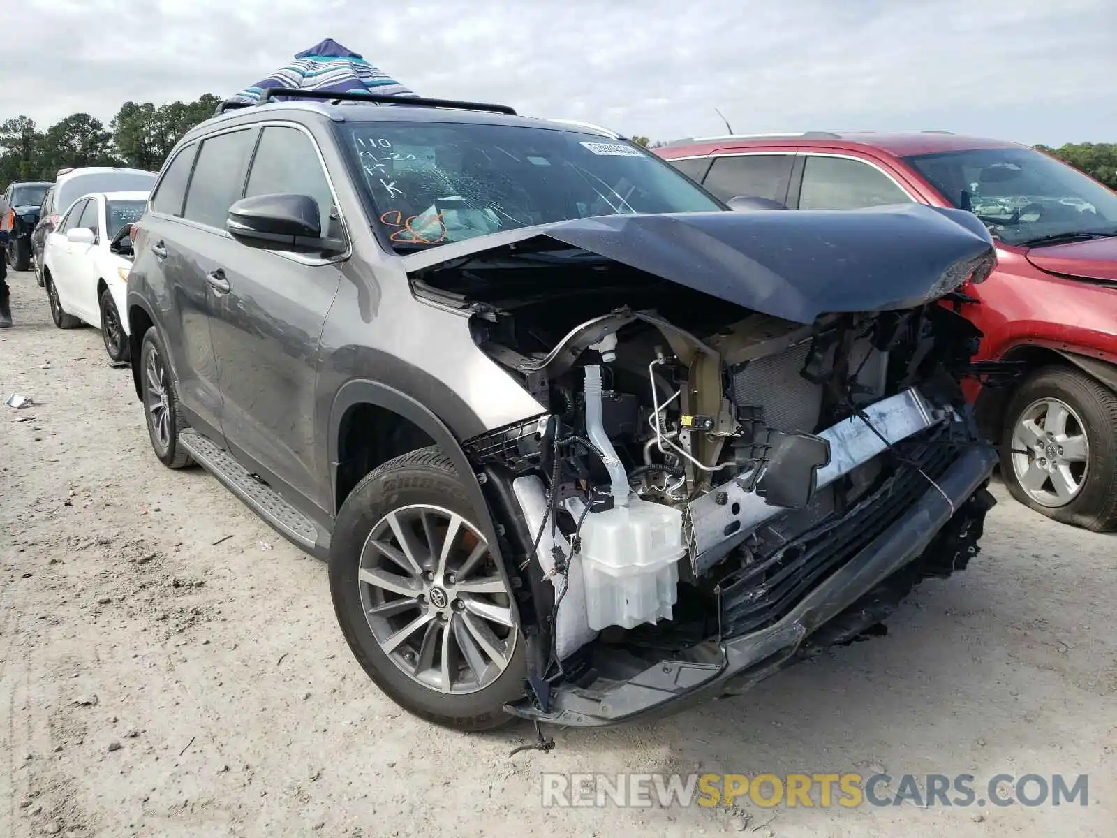 1 Photograph of a damaged car 5TDKZRFH9KS571535 TOYOTA HIGHLANDER 2019