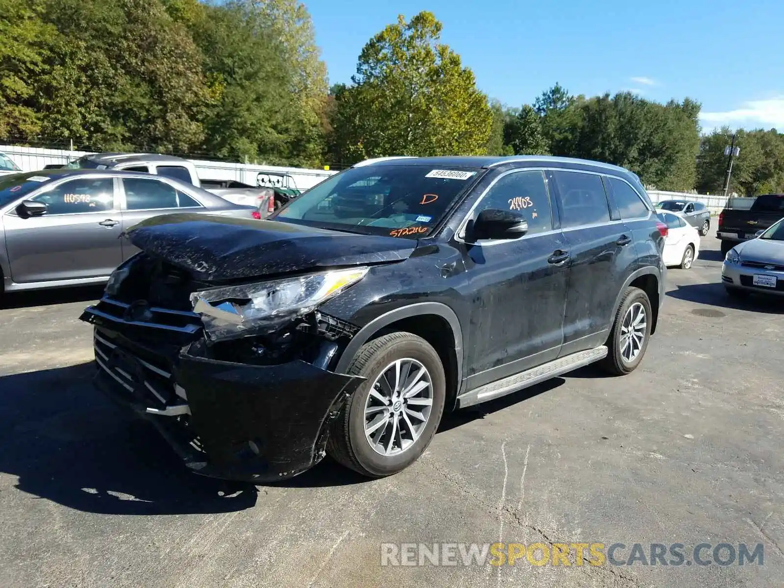 2 Photograph of a damaged car 5TDKZRFH9KS572216 TOYOTA HIGHLANDER 2019