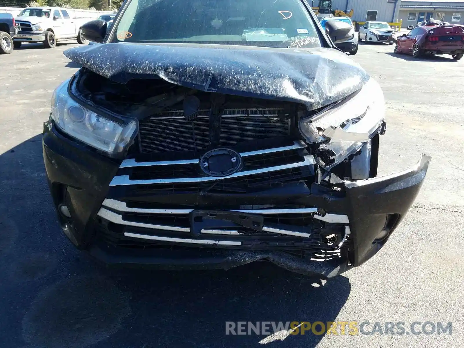 9 Photograph of a damaged car 5TDKZRFH9KS572216 TOYOTA HIGHLANDER 2019