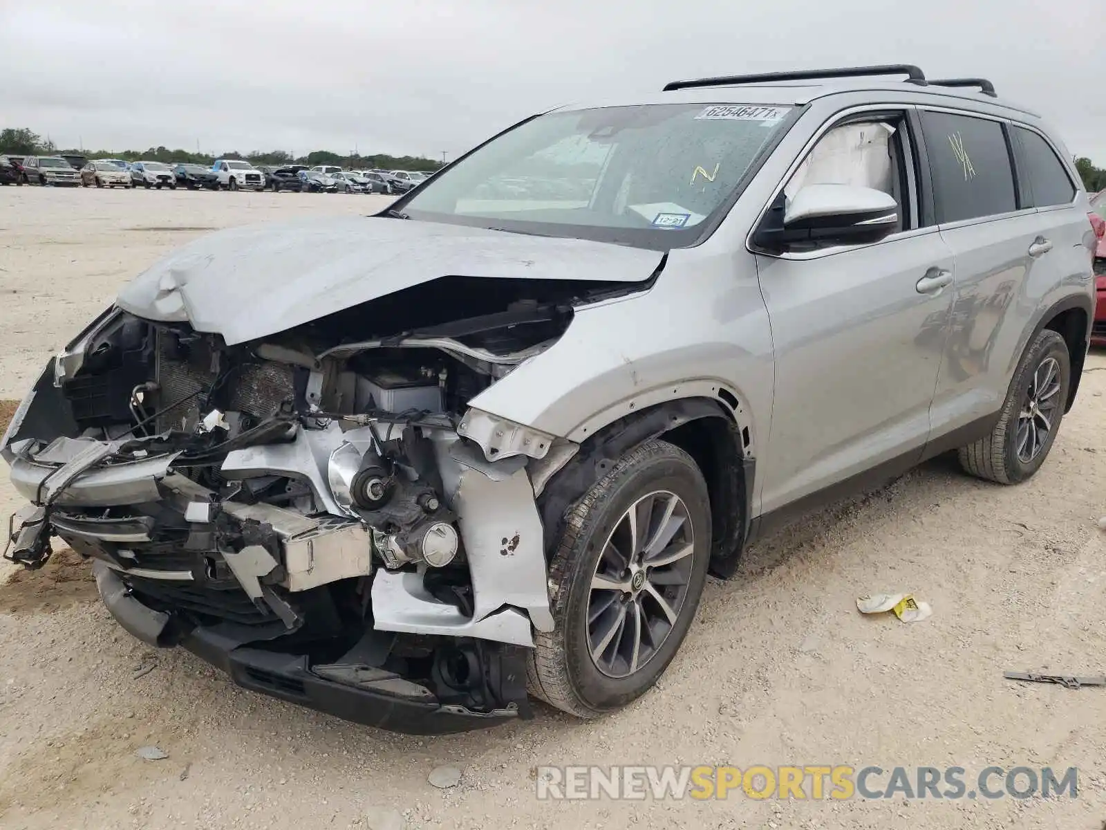 2 Photograph of a damaged car 5TDKZRFH9KS572328 TOYOTA HIGHLANDER 2019