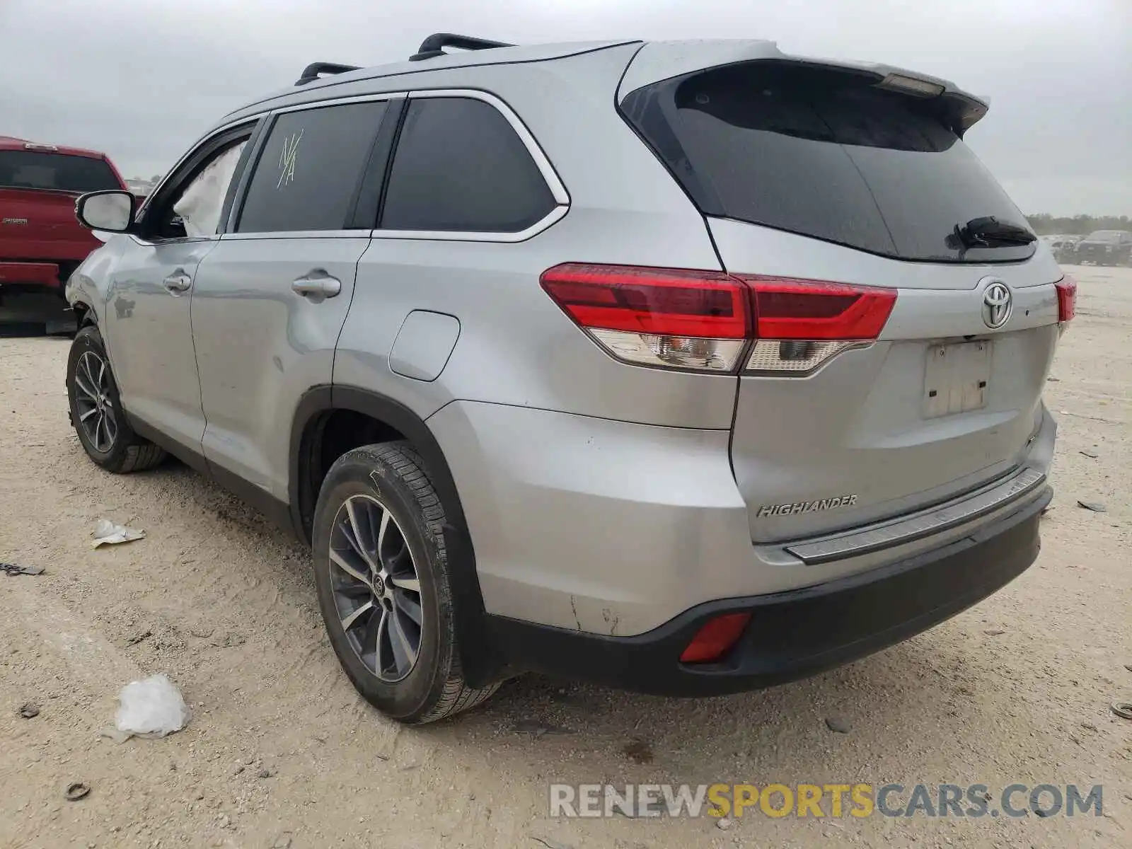 3 Photograph of a damaged car 5TDKZRFH9KS572328 TOYOTA HIGHLANDER 2019