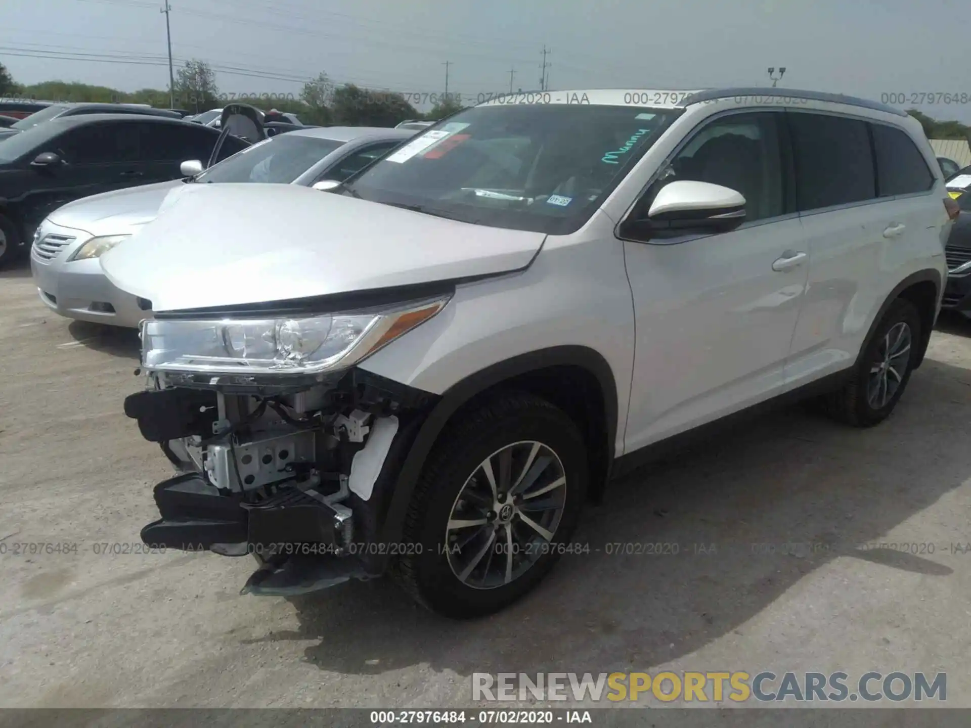 2 Photograph of a damaged car 5TDKZRFH9KS572622 TOYOTA HIGHLANDER 2019