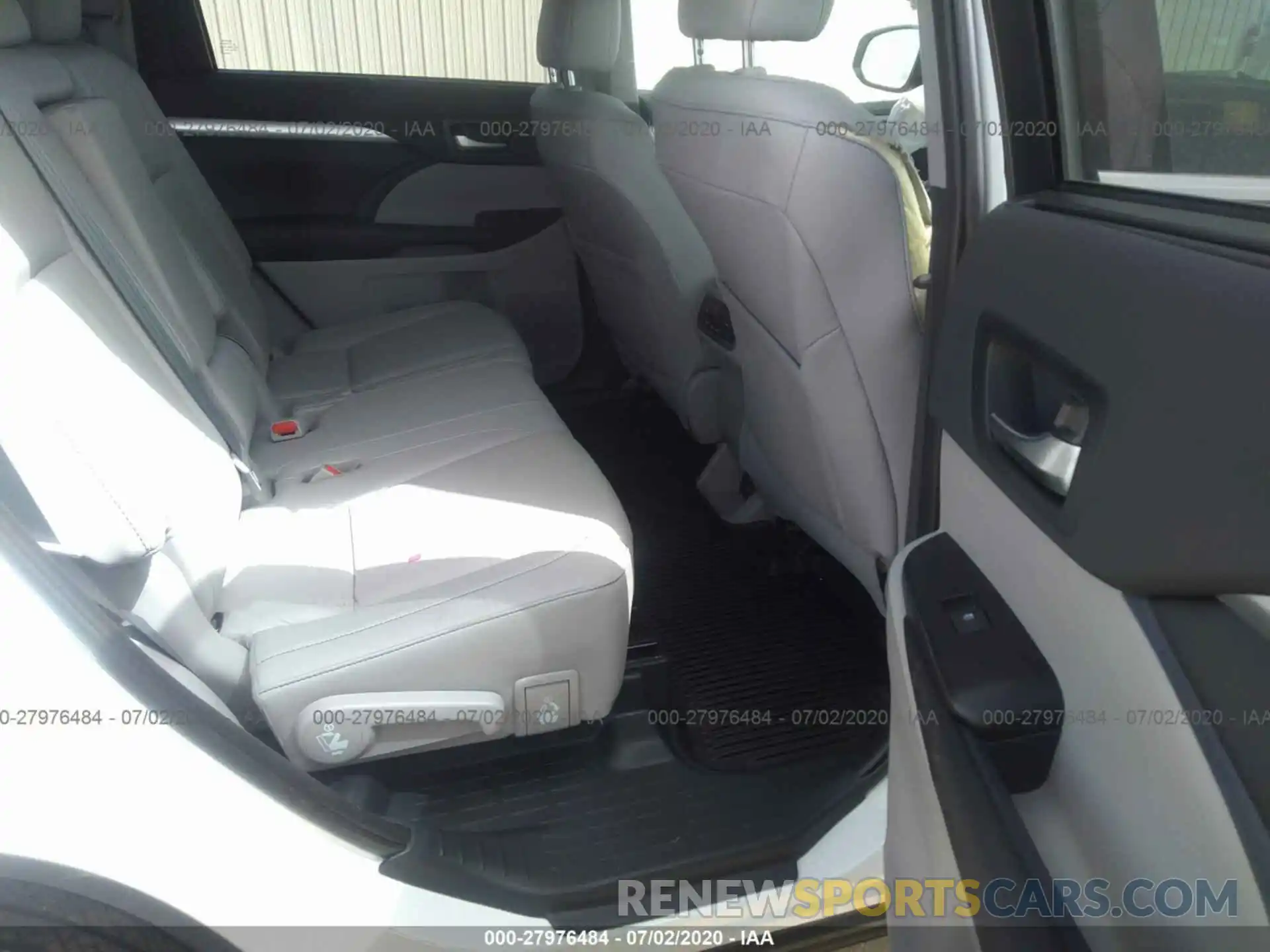 8 Фотография поврежденного автомобиля 5TDKZRFH9KS572622 TOYOTA HIGHLANDER 2019