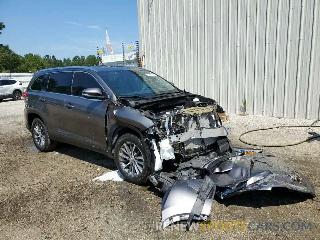 1 Photograph of a damaged car 5TDKZRFH9KS572989 TOYOTA HIGHLANDER 2019