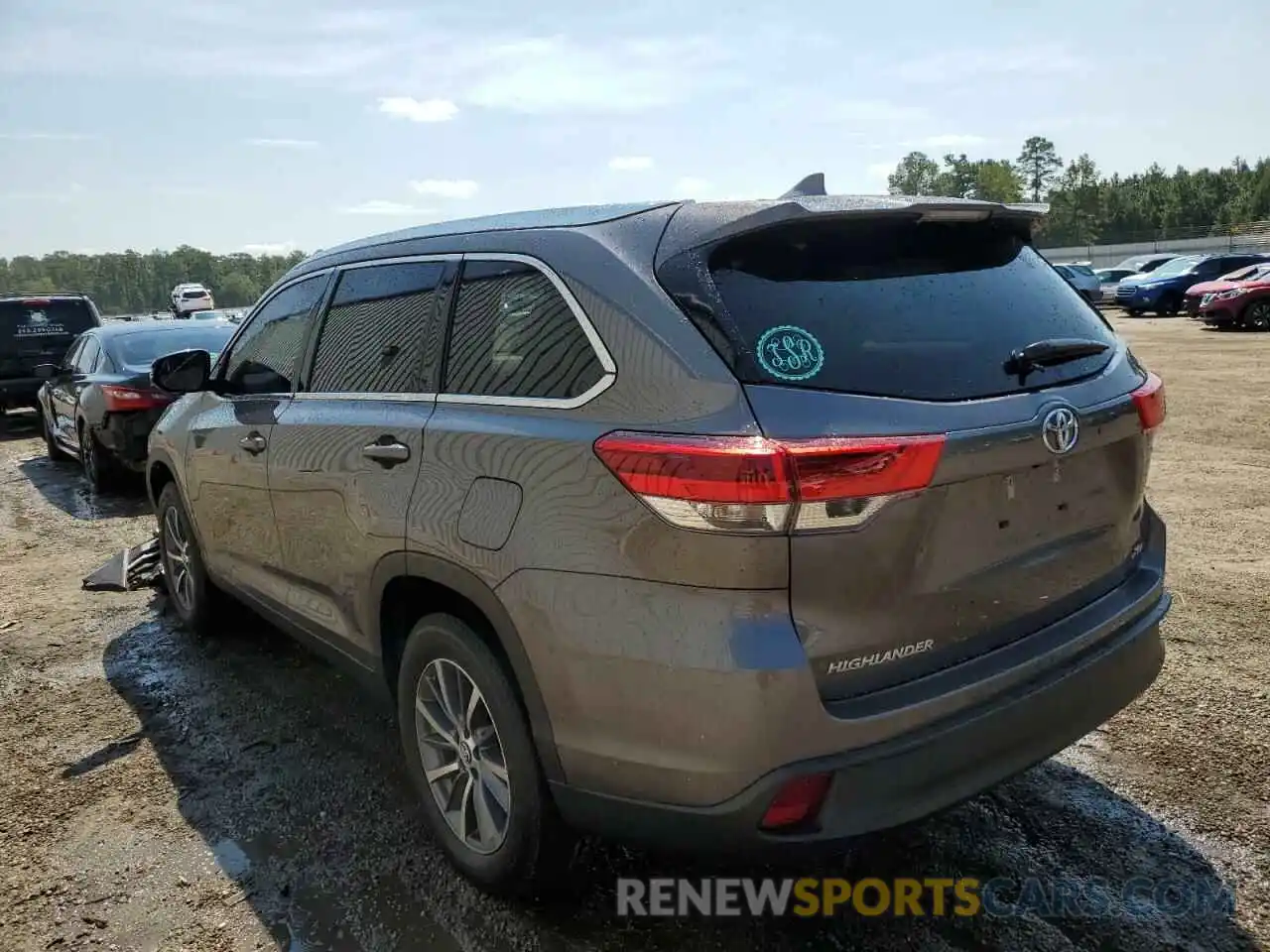 3 Photograph of a damaged car 5TDKZRFH9KS572989 TOYOTA HIGHLANDER 2019