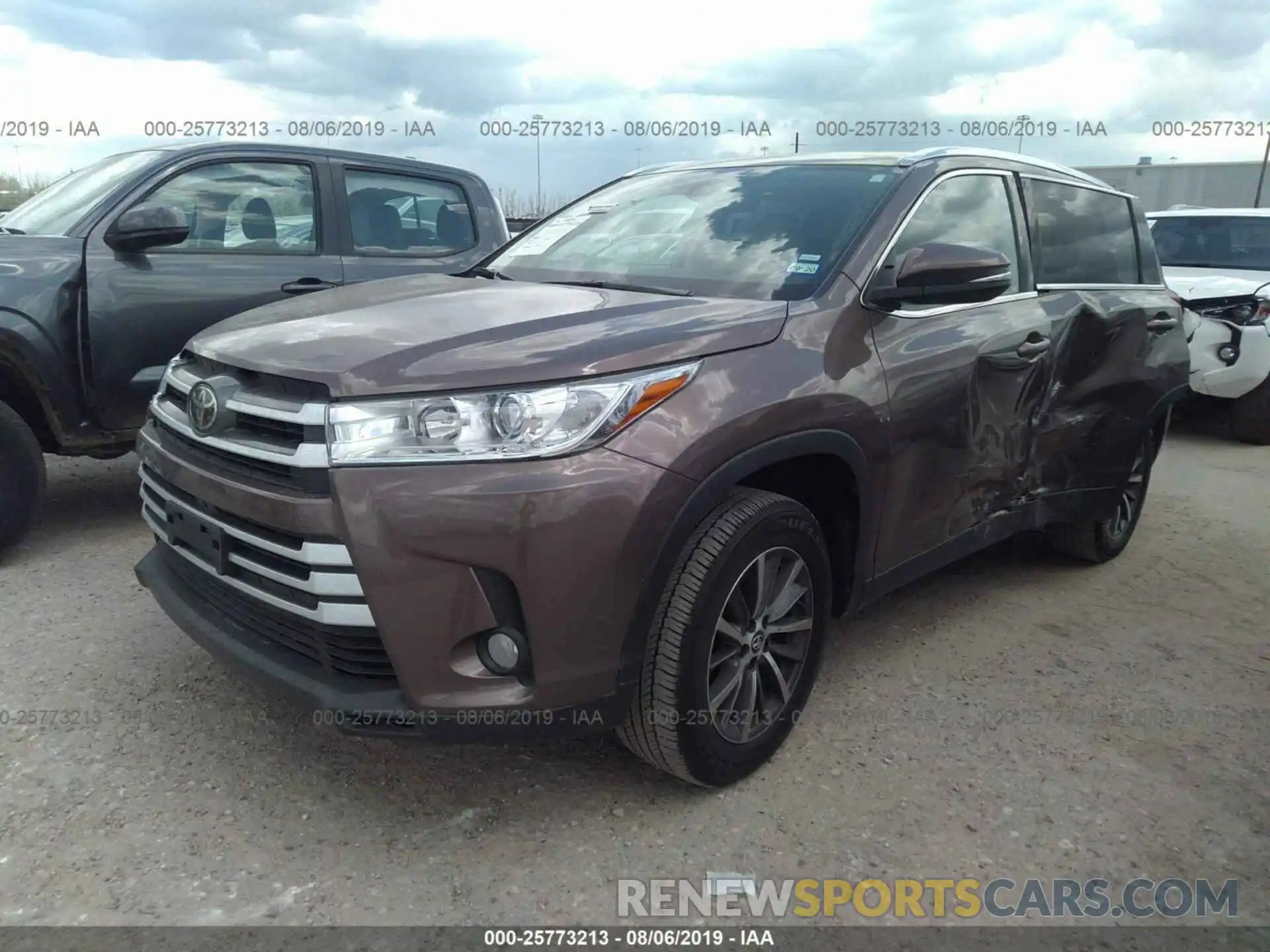 2 Photograph of a damaged car 5TDKZRFHXKS294233 TOYOTA HIGHLANDER 2019