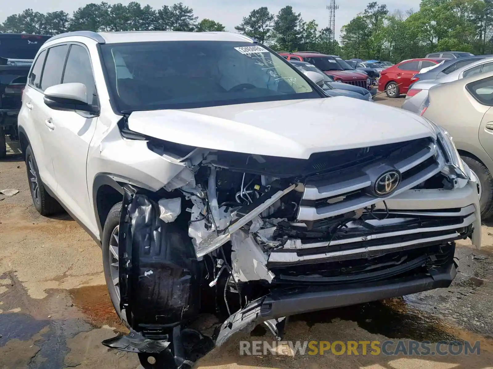 1 Photograph of a damaged car 5TDKZRFHXKS302010 TOYOTA HIGHLANDER 2019