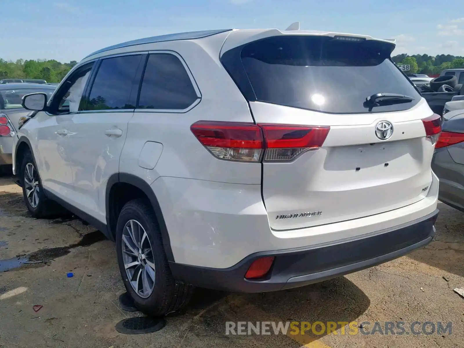 3 Photograph of a damaged car 5TDKZRFHXKS302010 TOYOTA HIGHLANDER 2019