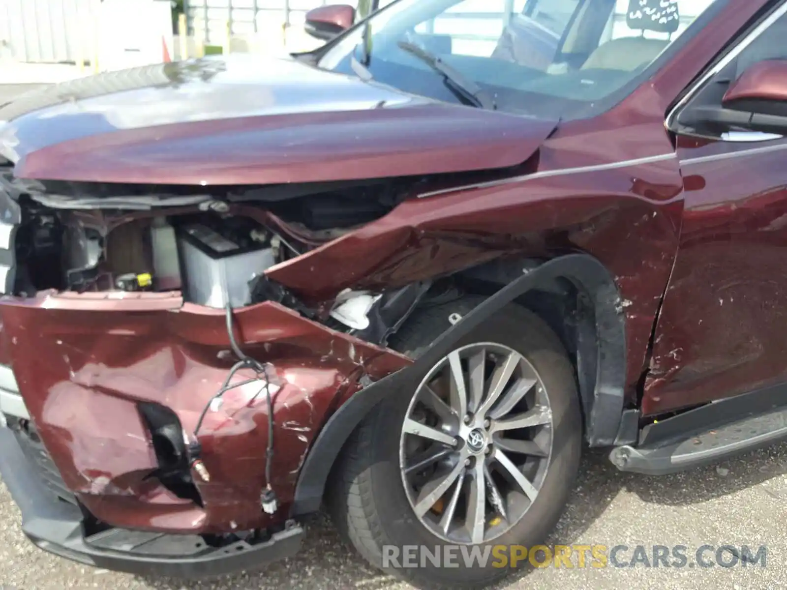 9 Photograph of a damaged car 5TDKZRFHXKS304260 TOYOTA HIGHLANDER 2019