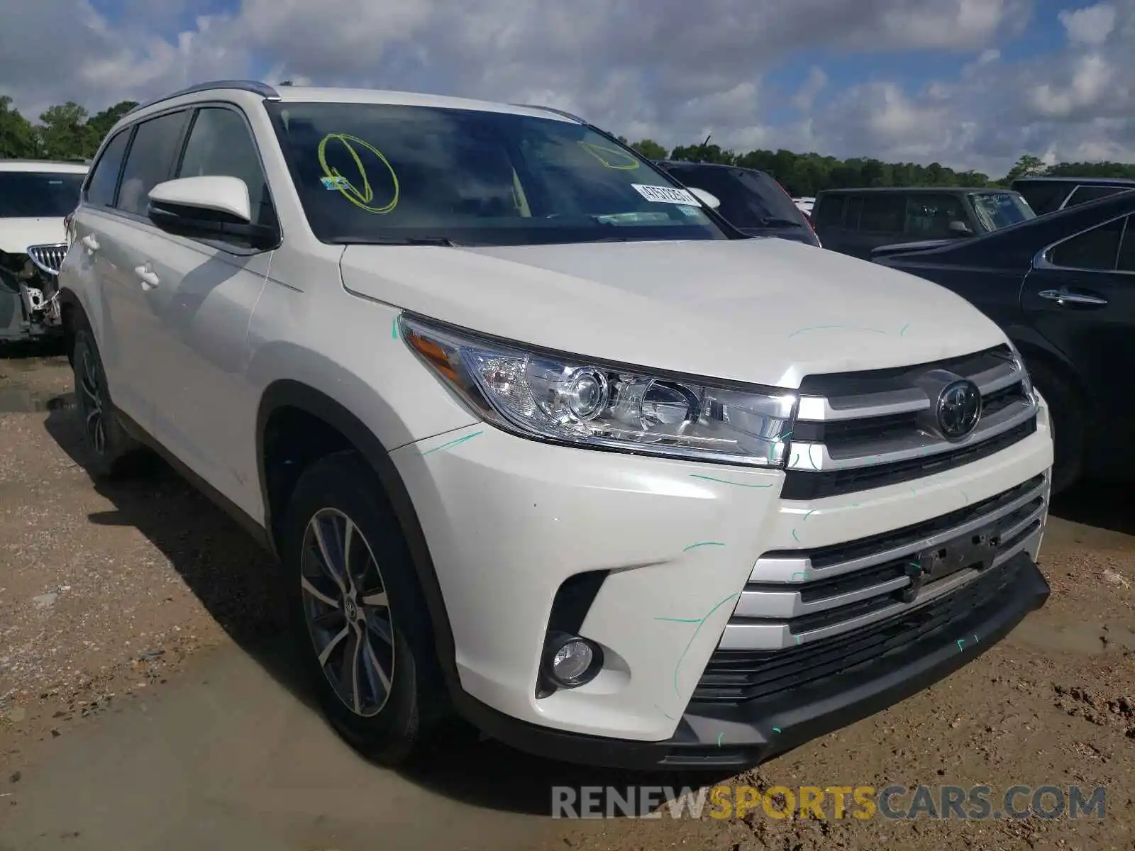 1 Photograph of a damaged car 5TDKZRFHXKS306347 TOYOTA HIGHLANDER 2019