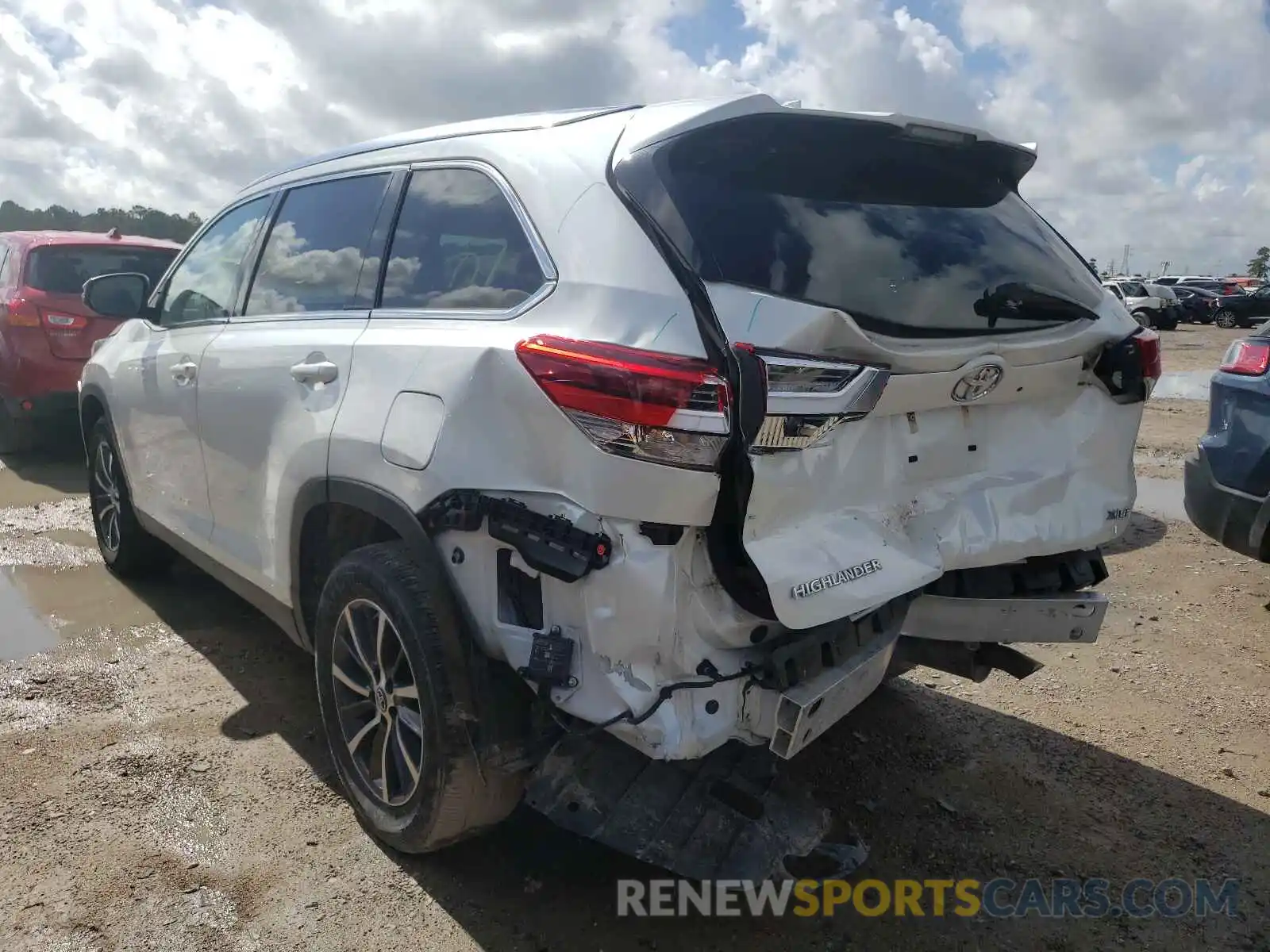 3 Photograph of a damaged car 5TDKZRFHXKS306347 TOYOTA HIGHLANDER 2019