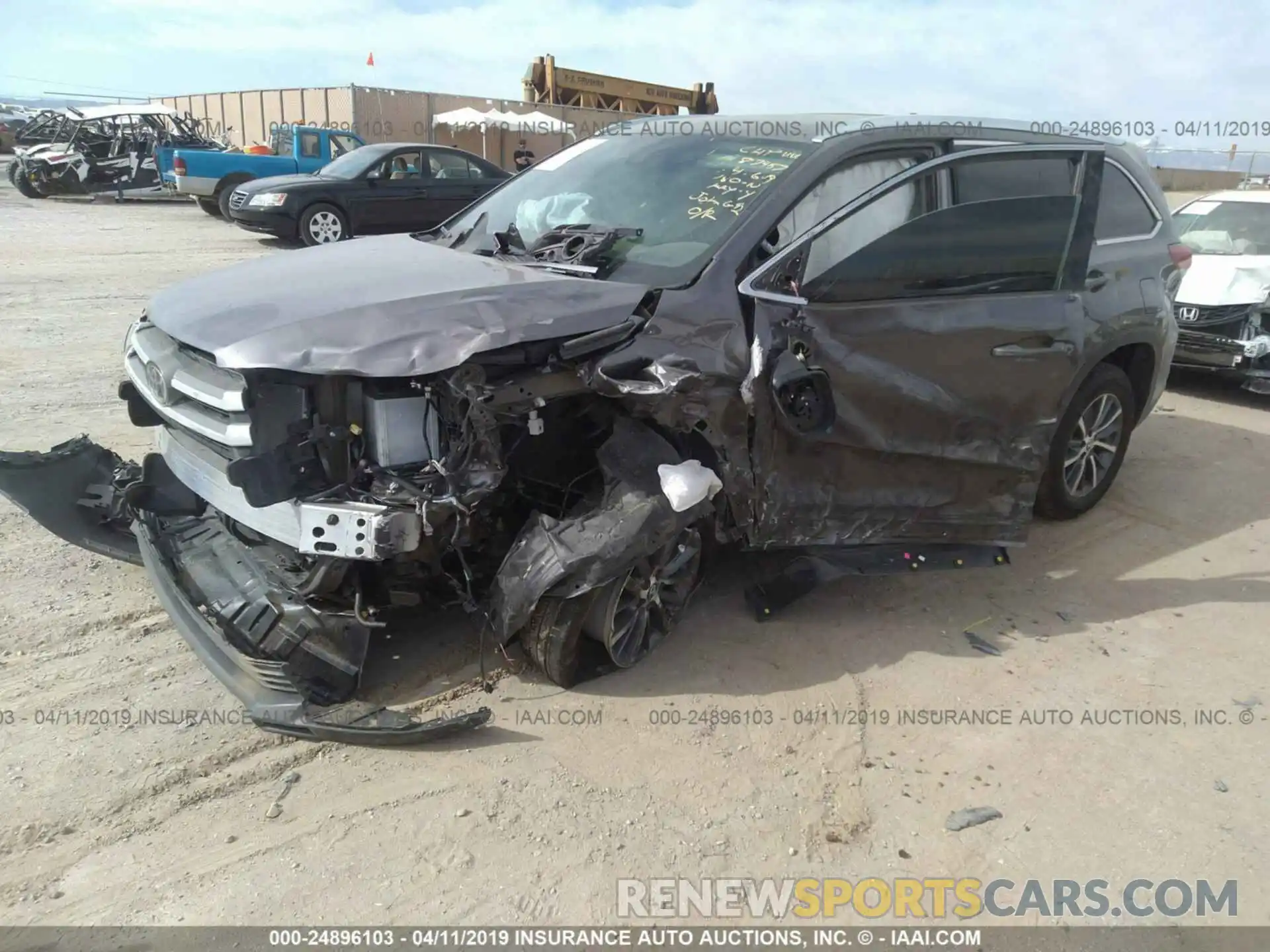 2 Photograph of a damaged car 5TDKZRFHXKS306459 TOYOTA HIGHLANDER 2019