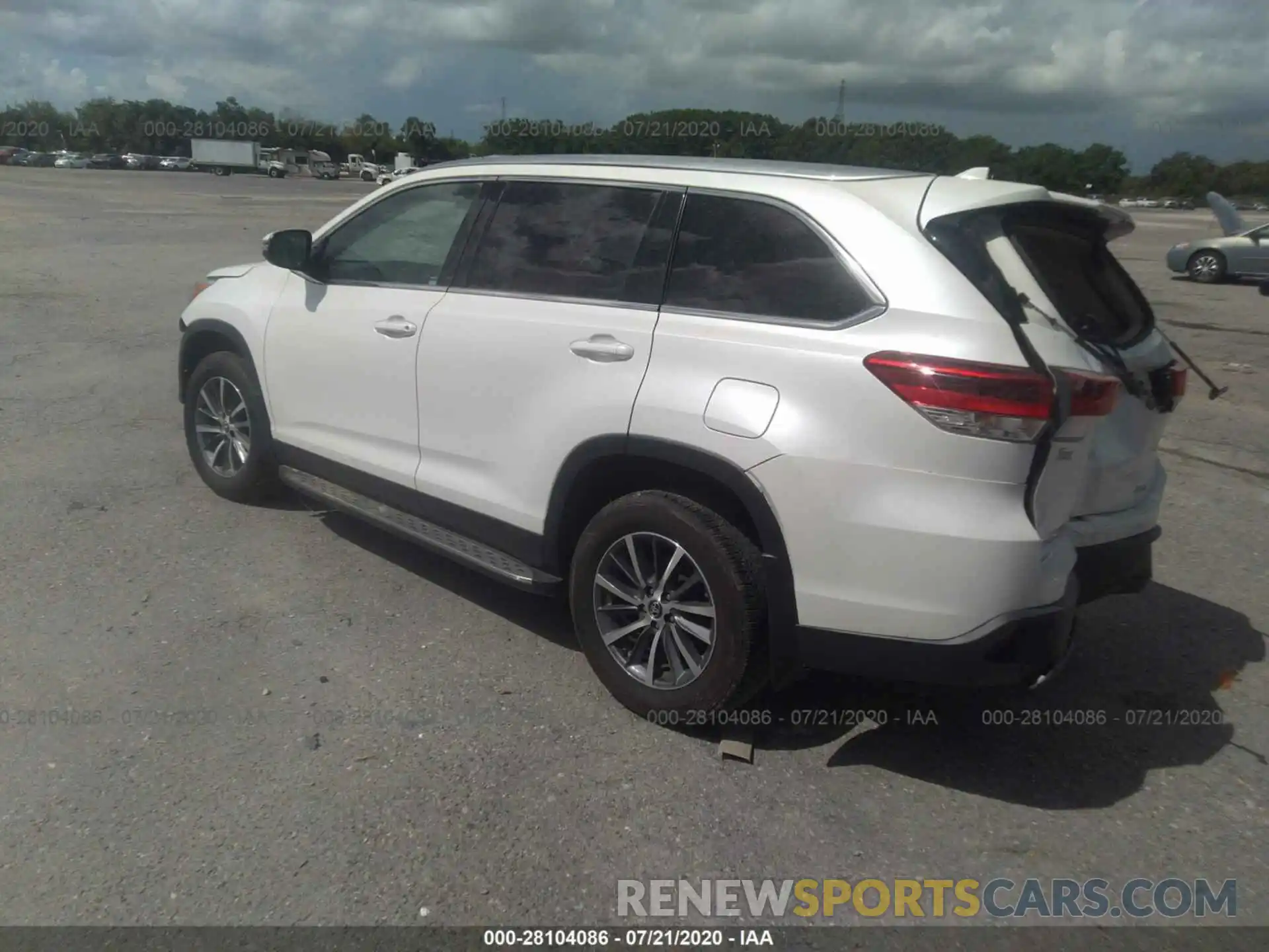 3 Photograph of a damaged car 5TDKZRFHXKS306672 TOYOTA HIGHLANDER 2019