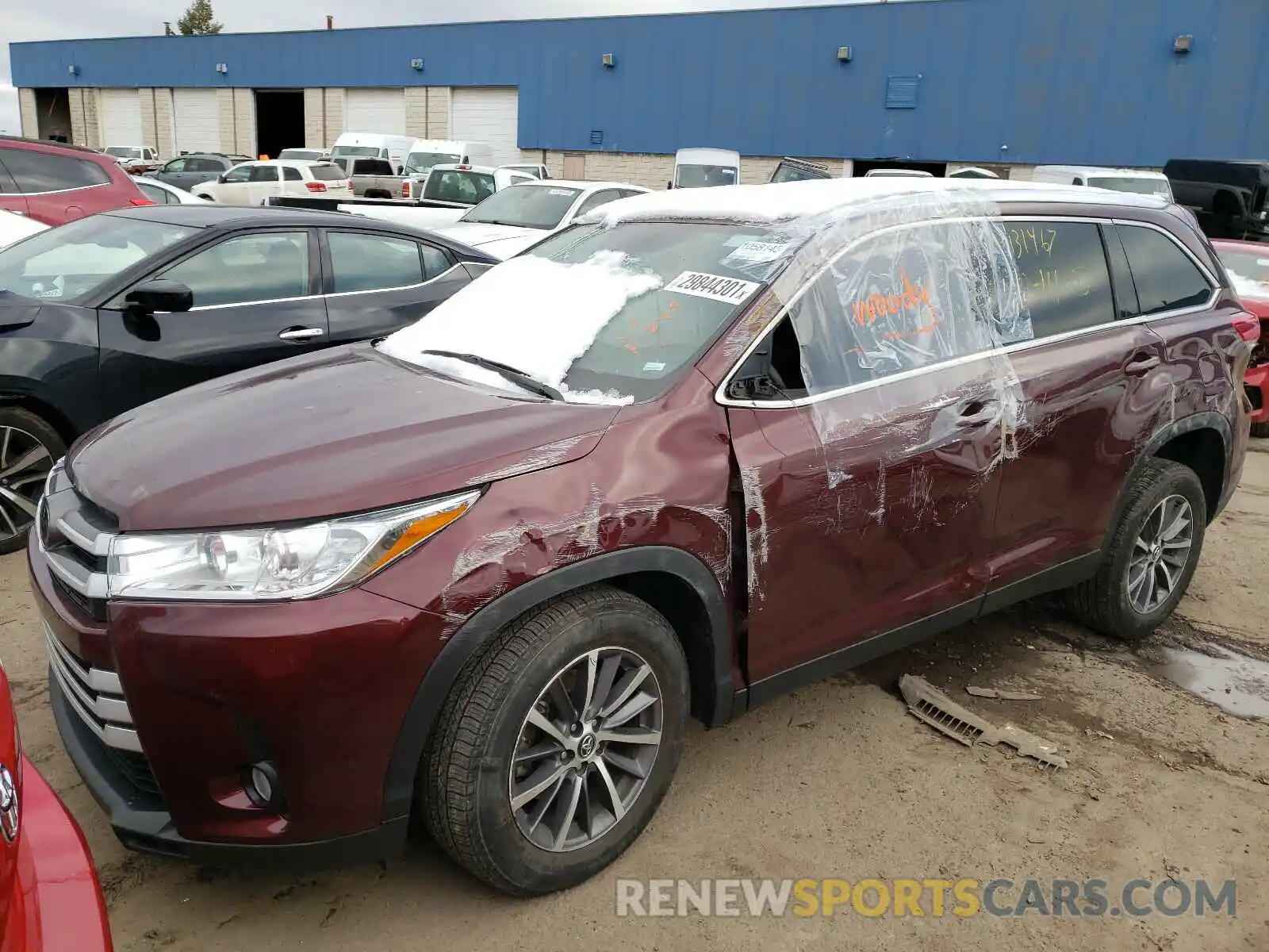 2 Photograph of a damaged car 5TDKZRFHXKS308812 TOYOTA HIGHLANDER 2019