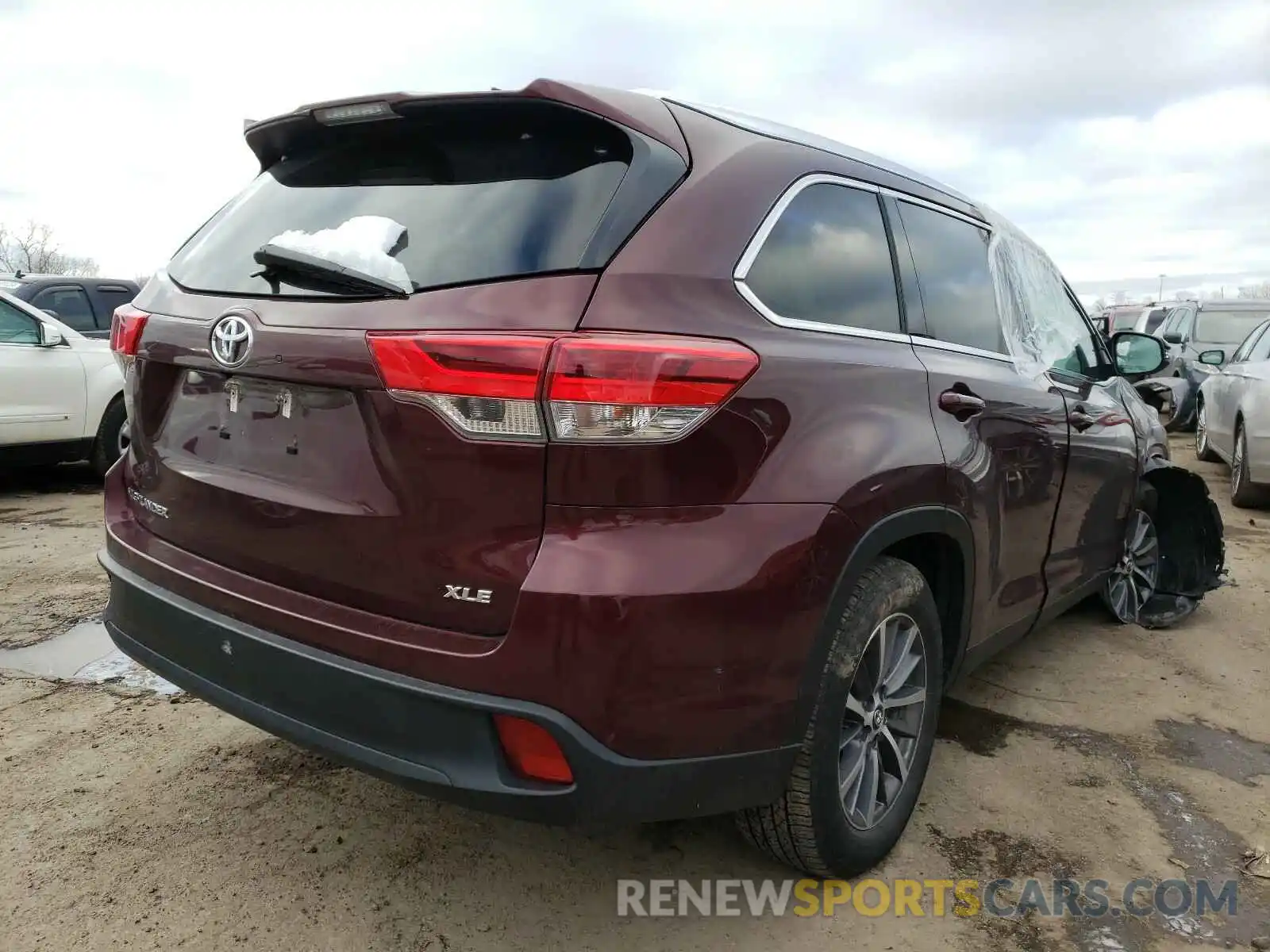 4 Photograph of a damaged car 5TDKZRFHXKS308812 TOYOTA HIGHLANDER 2019