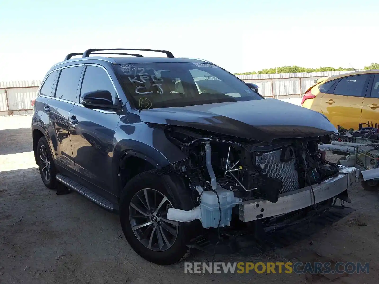 1 Photograph of a damaged car 5TDKZRFHXKS312939 TOYOTA HIGHLANDER 2019