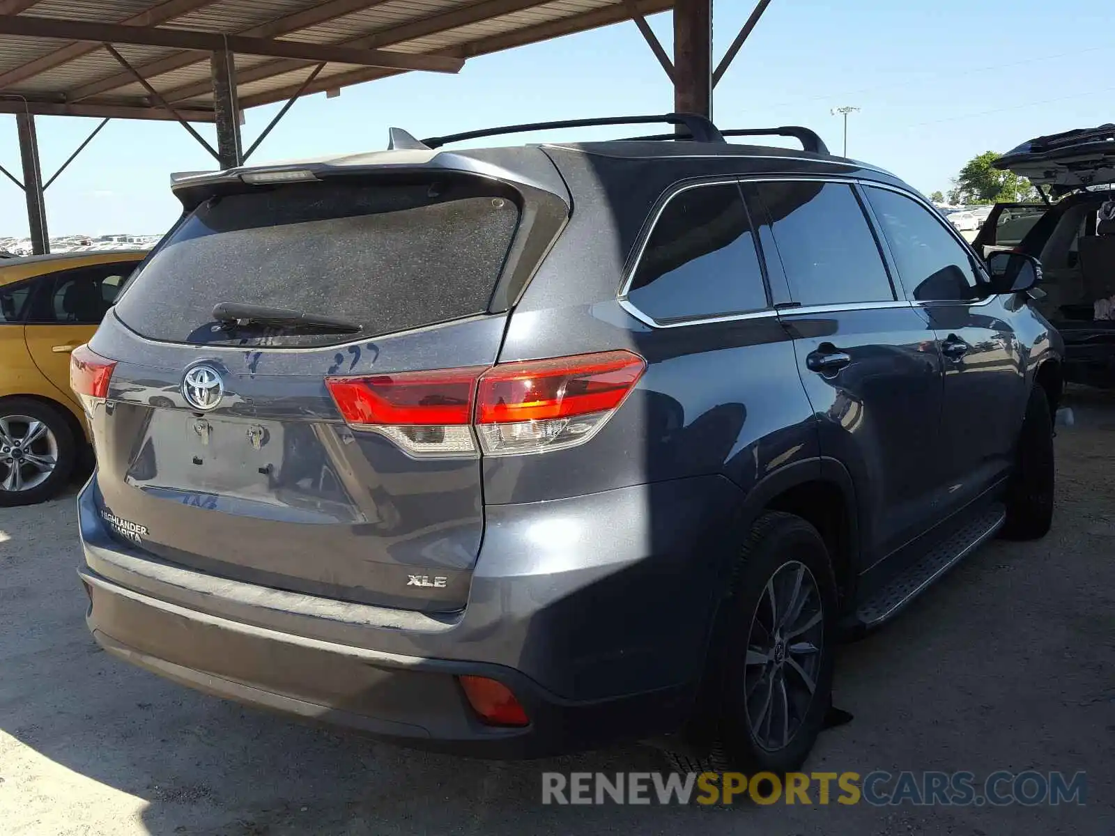 4 Photograph of a damaged car 5TDKZRFHXKS312939 TOYOTA HIGHLANDER 2019