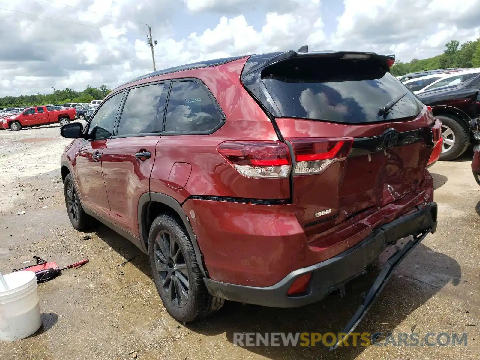 3 Photograph of a damaged car 5TDKZRFHXKS317946 TOYOTA HIGHLANDER 2019