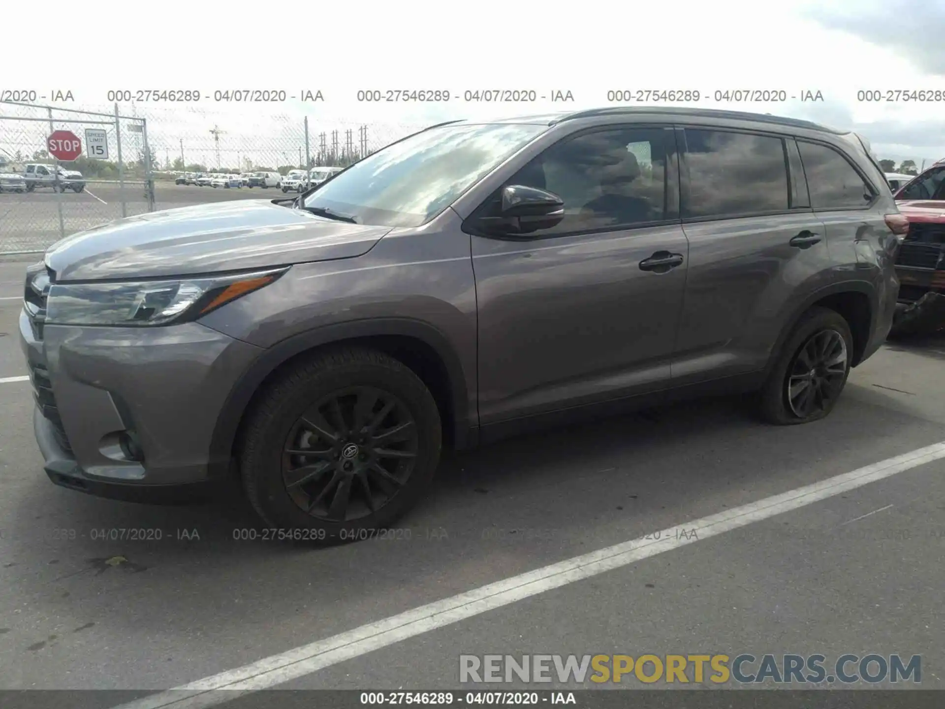 2 Photograph of a damaged car 5TDKZRFHXKS318403 TOYOTA HIGHLANDER 2019