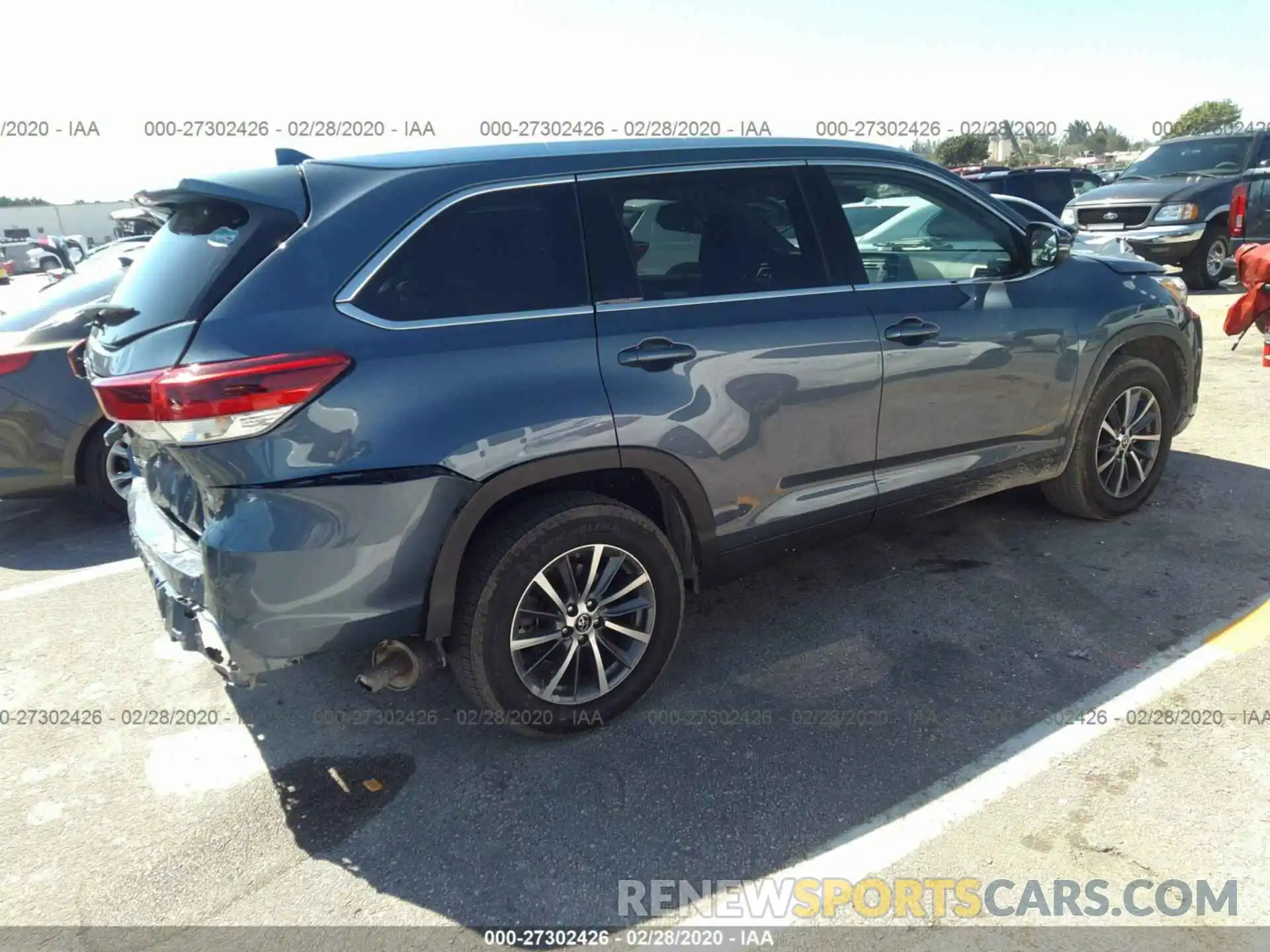 4 Photograph of a damaged car 5TDKZRFHXKS322189 TOYOTA HIGHLANDER 2019