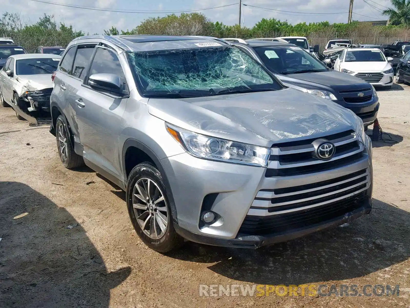 1 Photograph of a damaged car 5TDKZRFHXKS326484 TOYOTA HIGHLANDER 2019