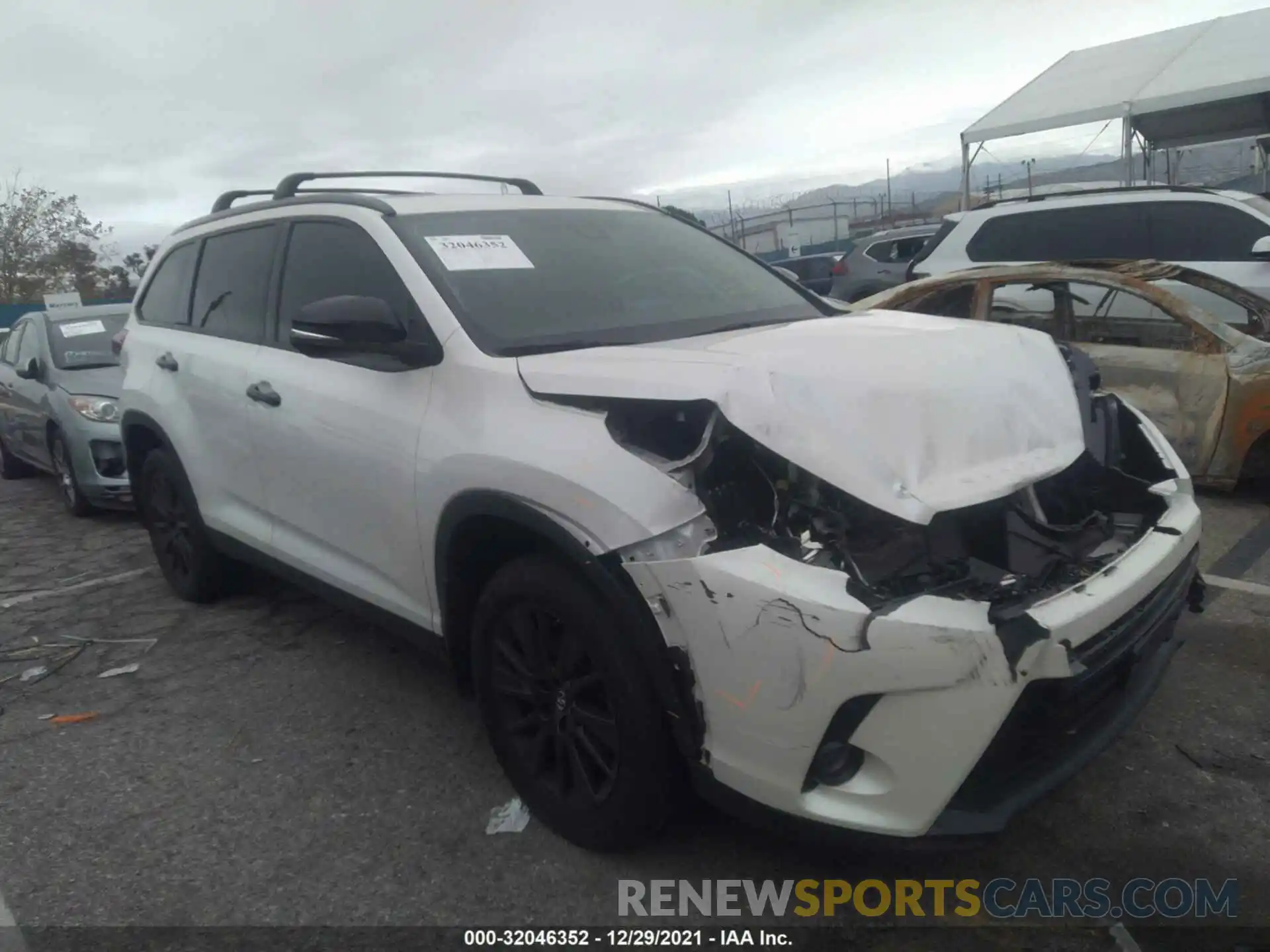 1 Photograph of a damaged car 5TDKZRFHXKS329370 TOYOTA HIGHLANDER 2019