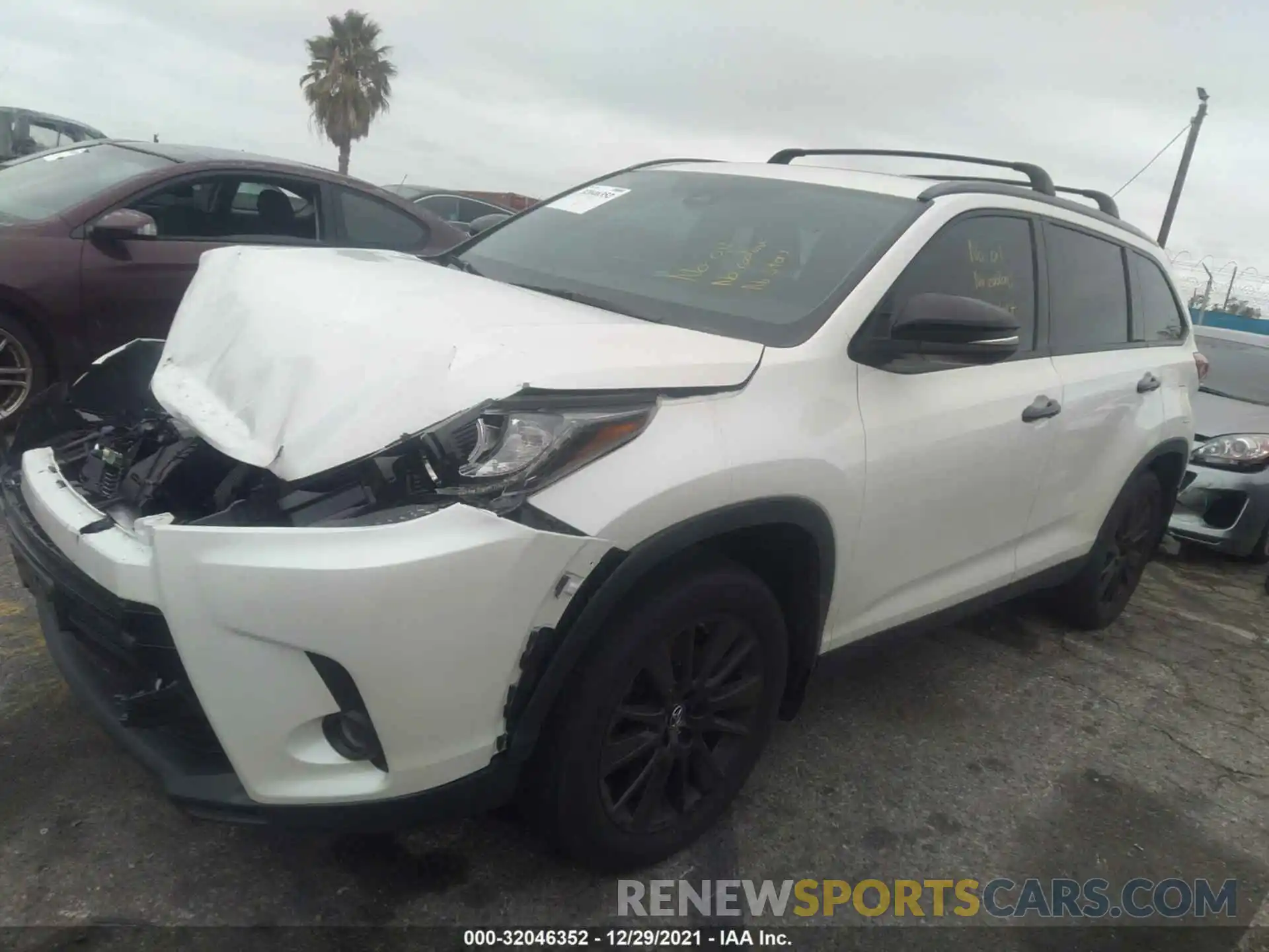 2 Photograph of a damaged car 5TDKZRFHXKS329370 TOYOTA HIGHLANDER 2019