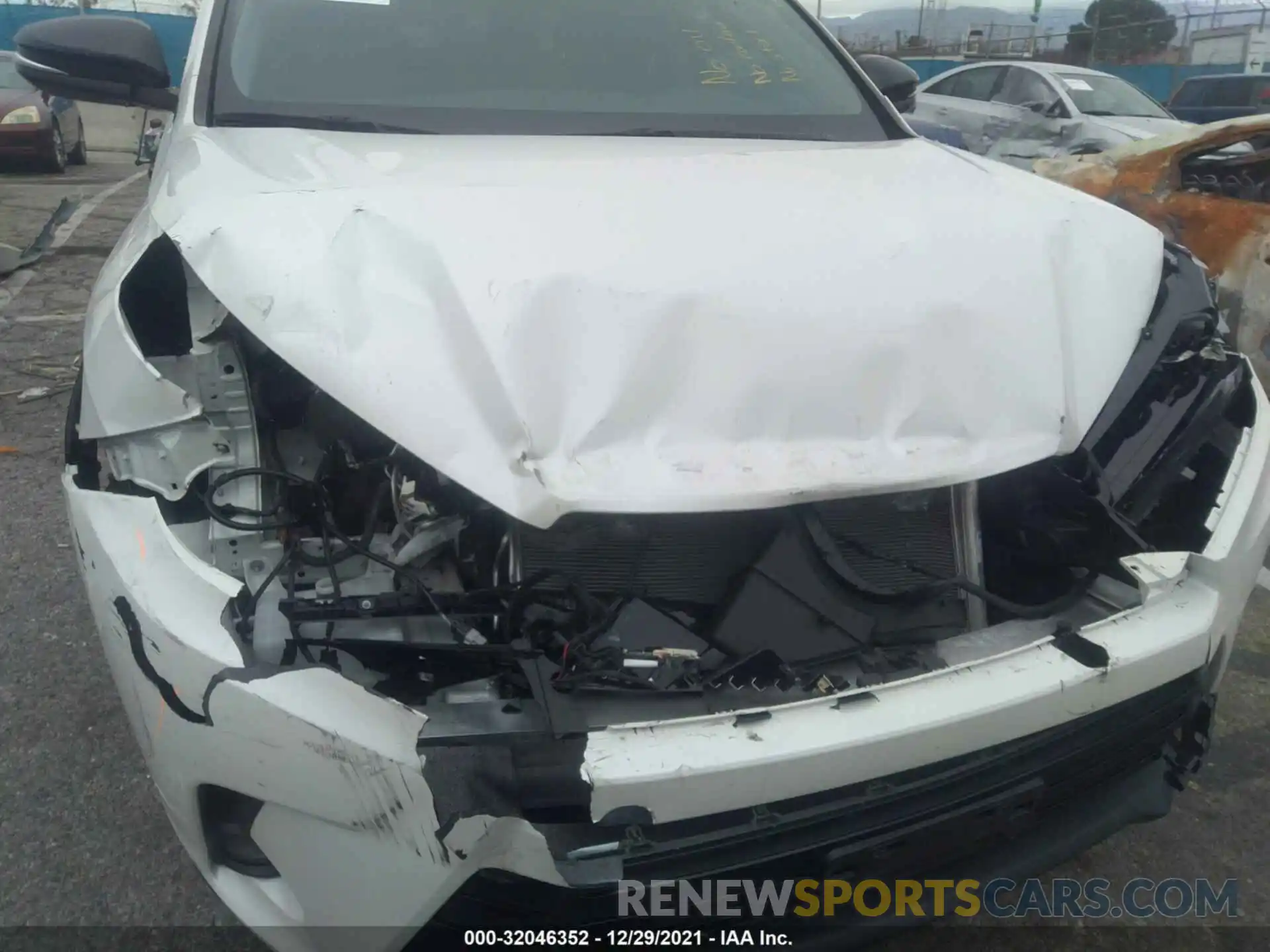 6 Photograph of a damaged car 5TDKZRFHXKS329370 TOYOTA HIGHLANDER 2019