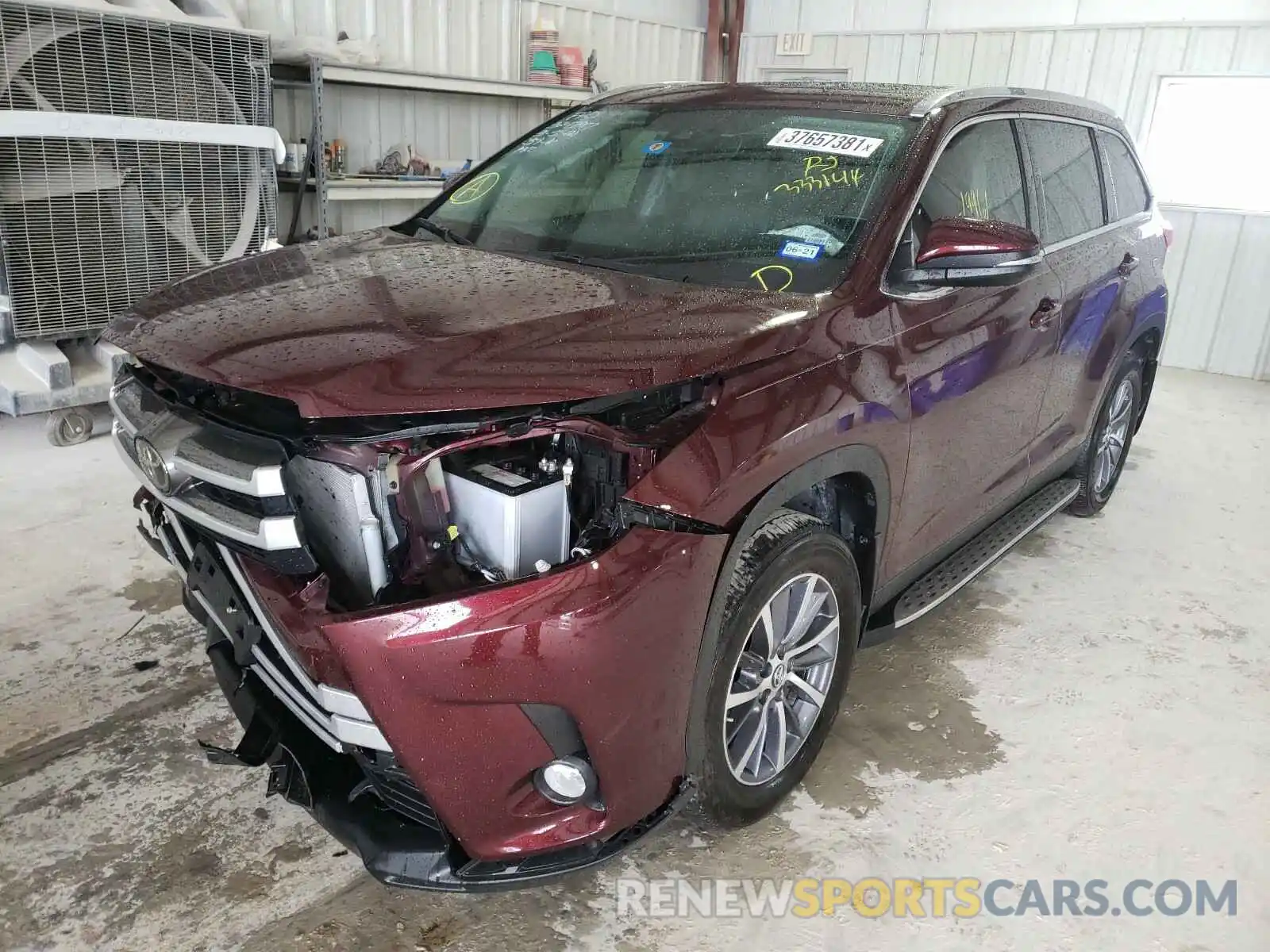 2 Photograph of a damaged car 5TDKZRFHXKS333144 TOYOTA HIGHLANDER 2019