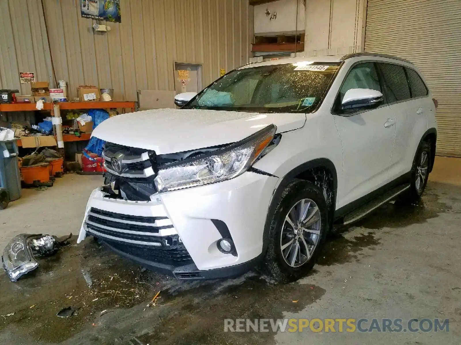 2 Photograph of a damaged car 5TDKZRFHXKS333435 TOYOTA HIGHLANDER 2019