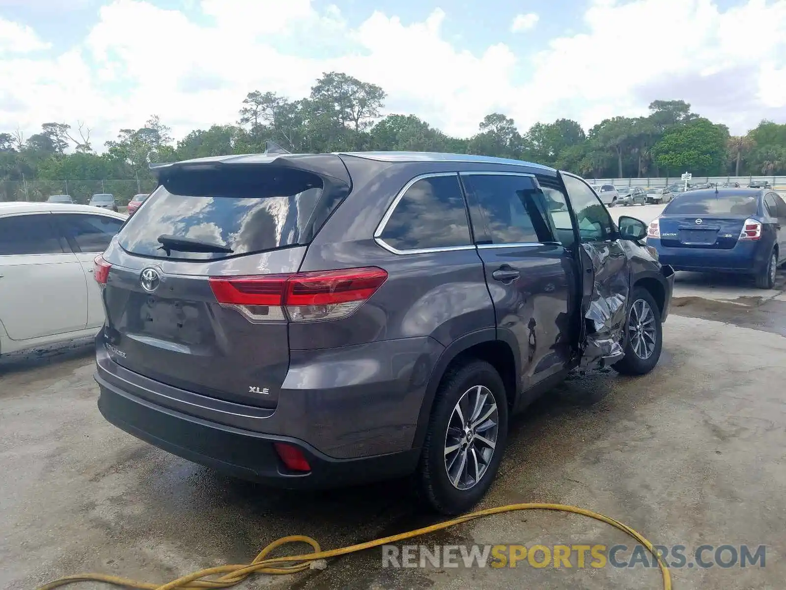 4 Photograph of a damaged car 5TDKZRFHXKS338778 TOYOTA HIGHLANDER 2019