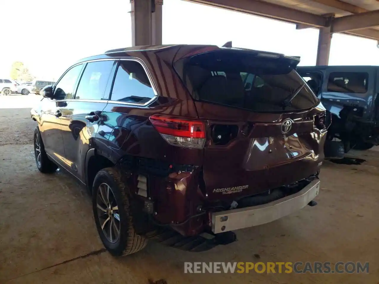 3 Photograph of a damaged car 5TDKZRFHXKS341518 TOYOTA HIGHLANDER 2019