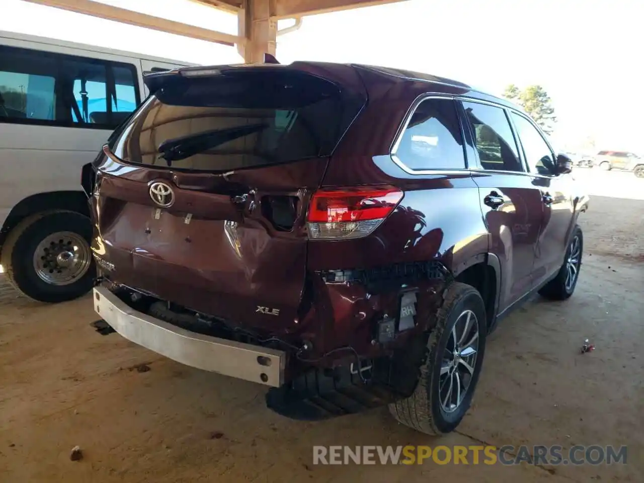 4 Photograph of a damaged car 5TDKZRFHXKS341518 TOYOTA HIGHLANDER 2019