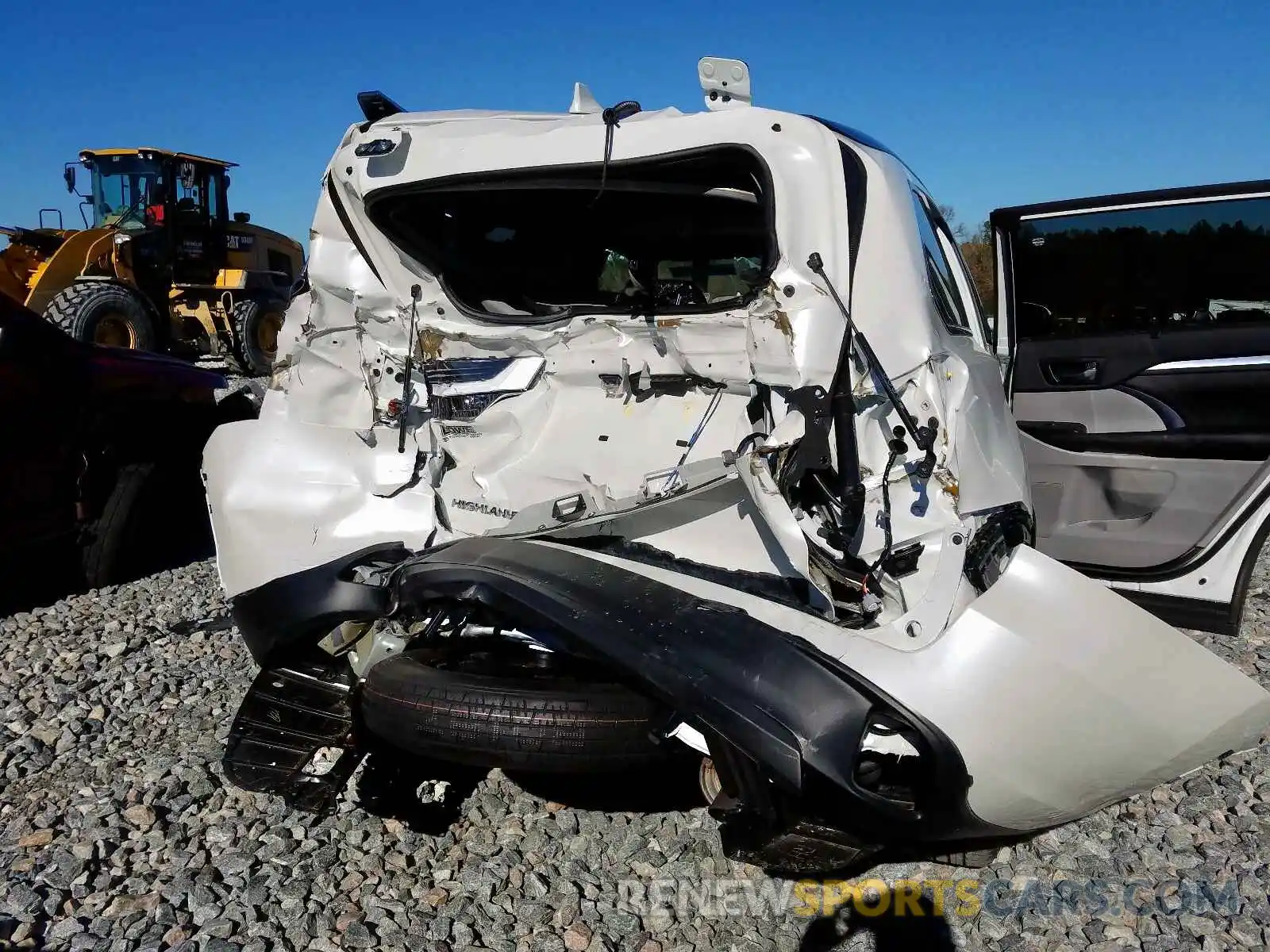 9 Photograph of a damaged car 5TDKZRFHXKS350879 TOYOTA HIGHLANDER 2019
