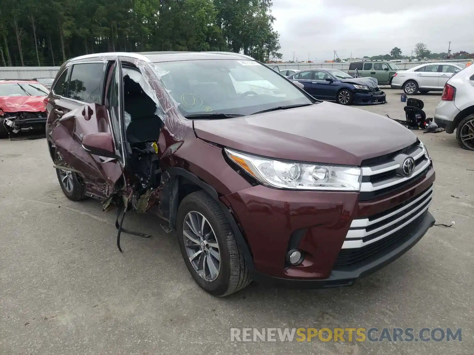 1 Photograph of a damaged car 5TDKZRFHXKS364880 TOYOTA HIGHLANDER 2019