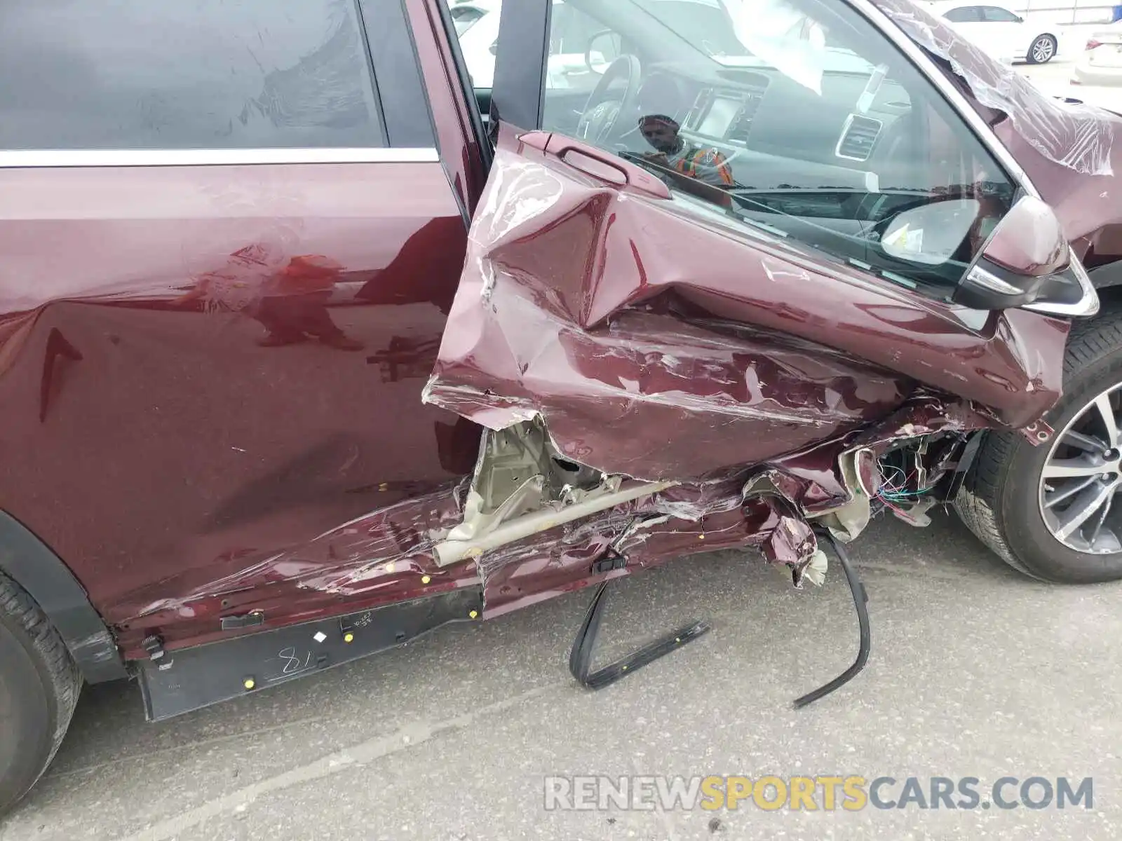 9 Photograph of a damaged car 5TDKZRFHXKS364880 TOYOTA HIGHLANDER 2019