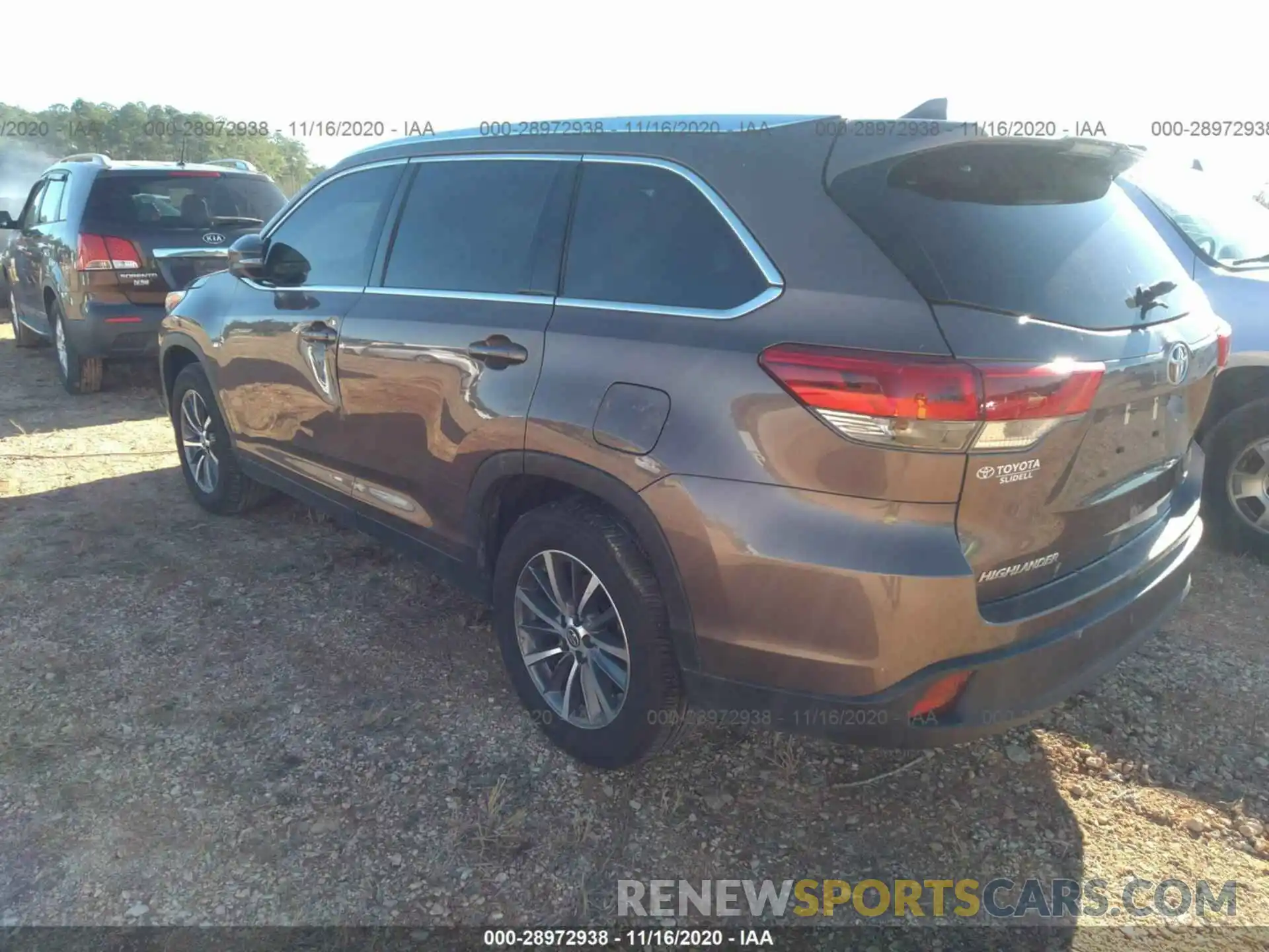 3 Photograph of a damaged car 5TDKZRFHXKS365799 TOYOTA HIGHLANDER 2019