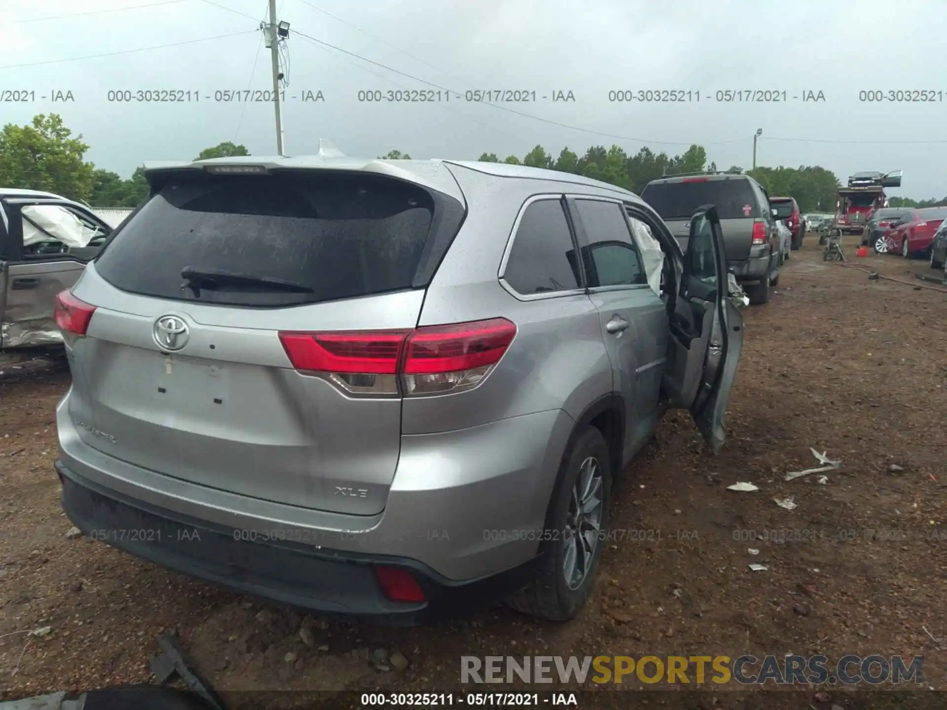 4 Photograph of a damaged car 5TDKZRFHXKS367665 TOYOTA HIGHLANDER 2019