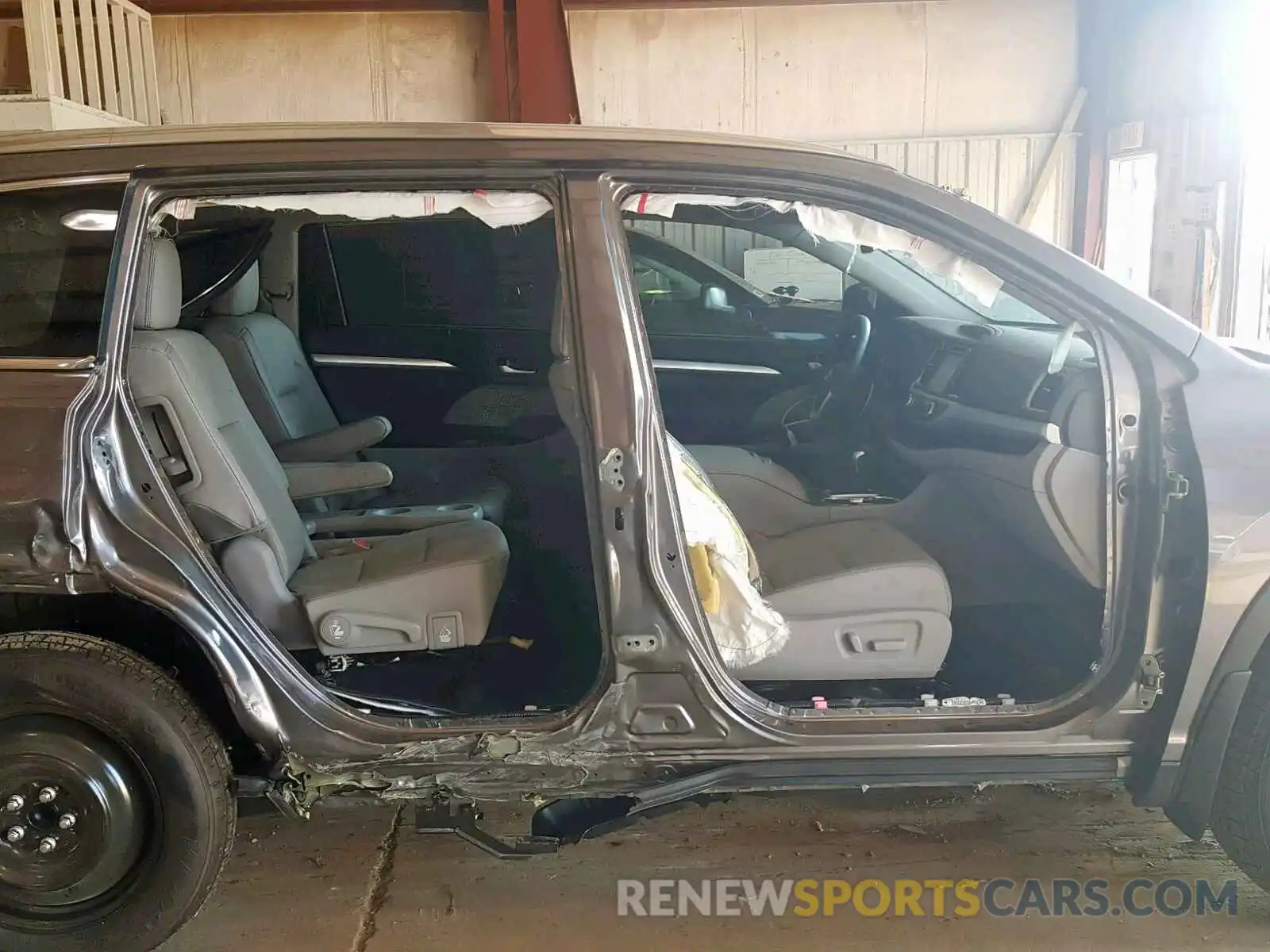 9 Photograph of a damaged car 5TDKZRFHXKS551018 TOYOTA HIGHLANDER 2019