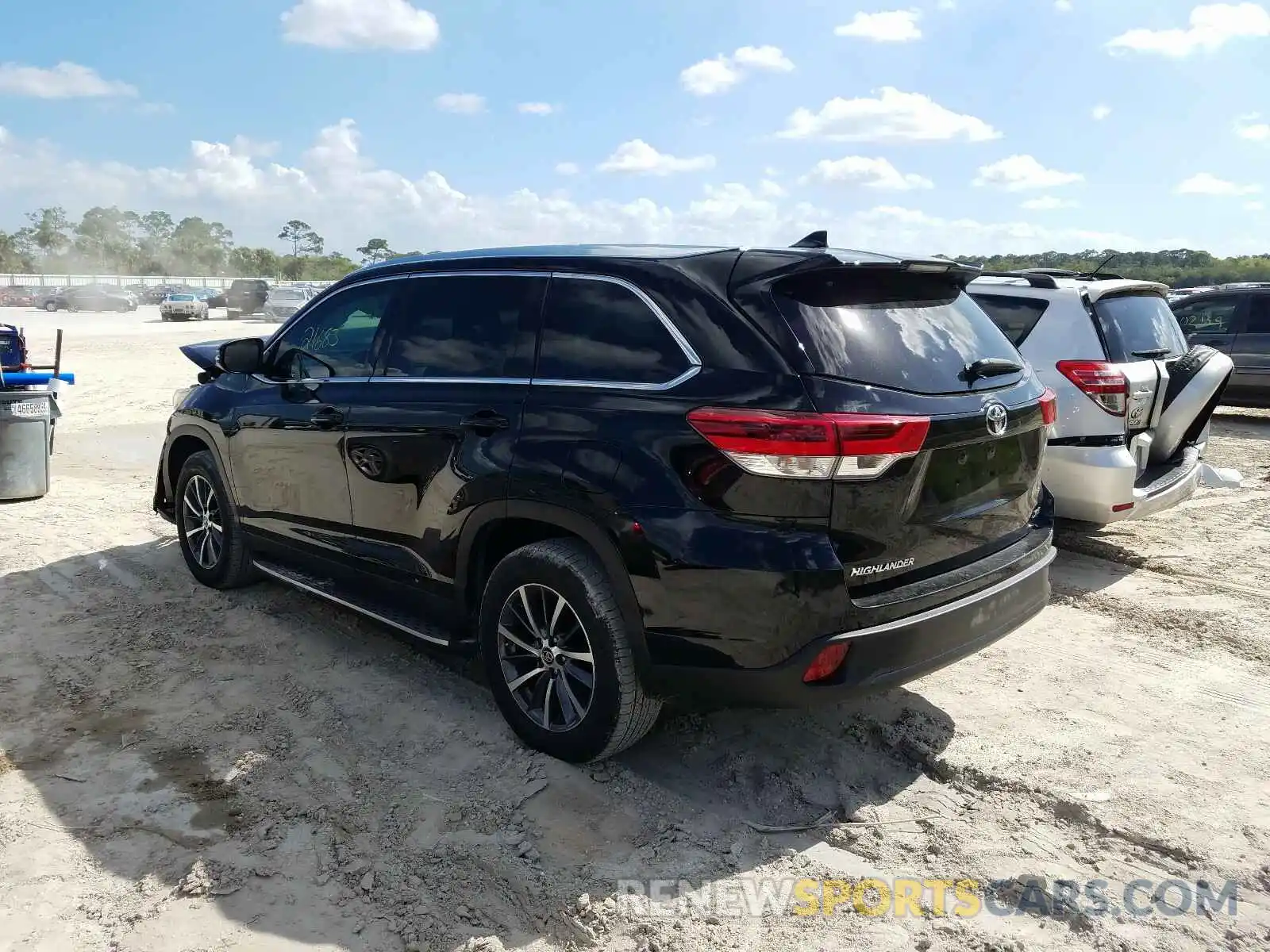 3 Photograph of a damaged car 5TDKZRFHXKS551956 TOYOTA HIGHLANDER 2019