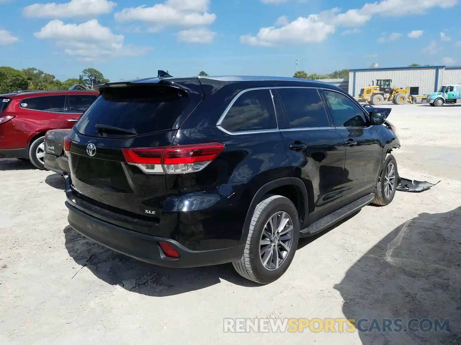 4 Photograph of a damaged car 5TDKZRFHXKS551956 TOYOTA HIGHLANDER 2019