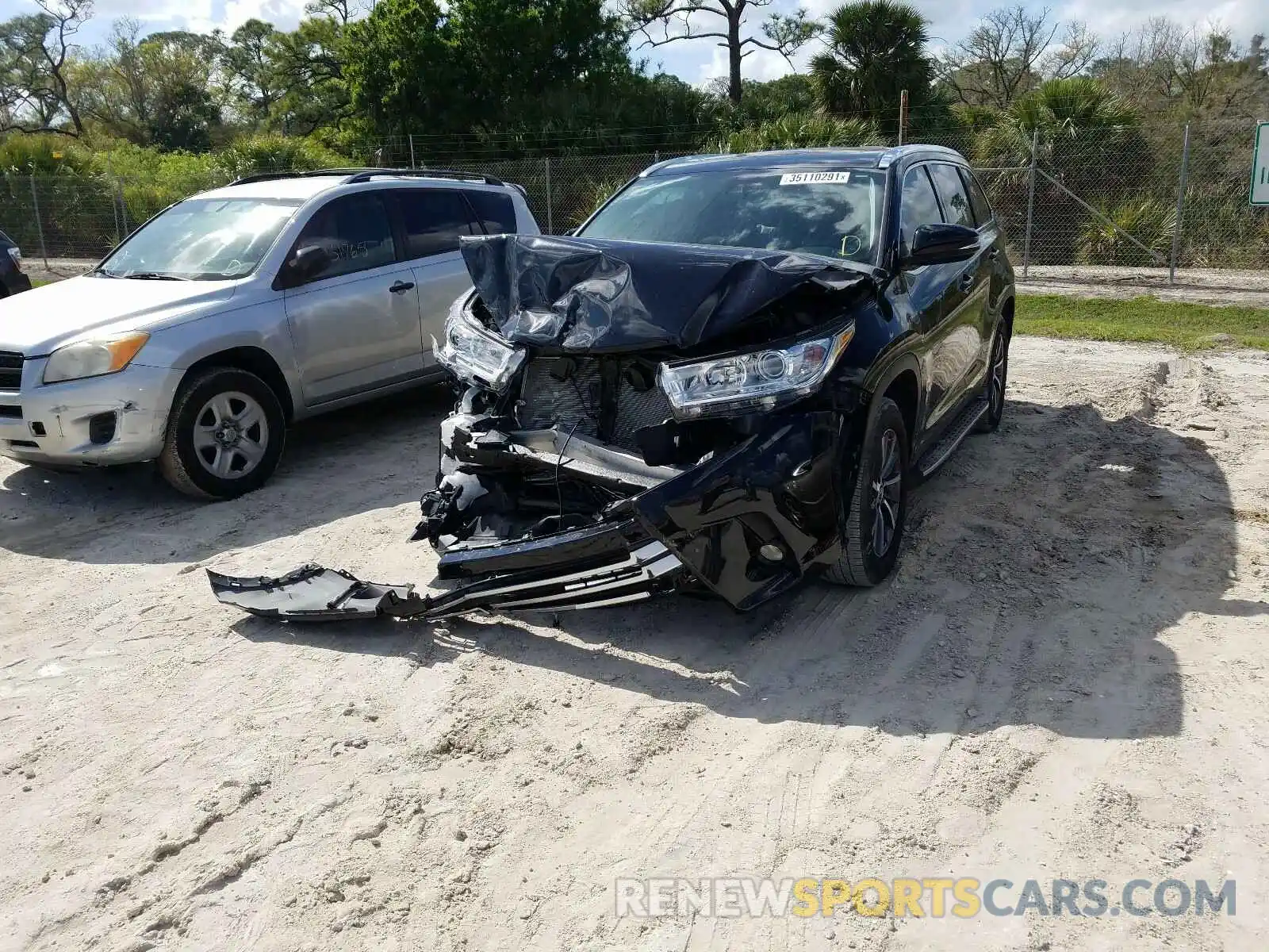 9 Photograph of a damaged car 5TDKZRFHXKS551956 TOYOTA HIGHLANDER 2019