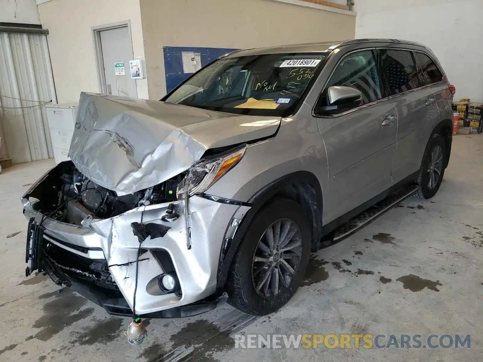 2 Photograph of a damaged car 5TDKZRFHXKS552038 TOYOTA HIGHLANDER 2019