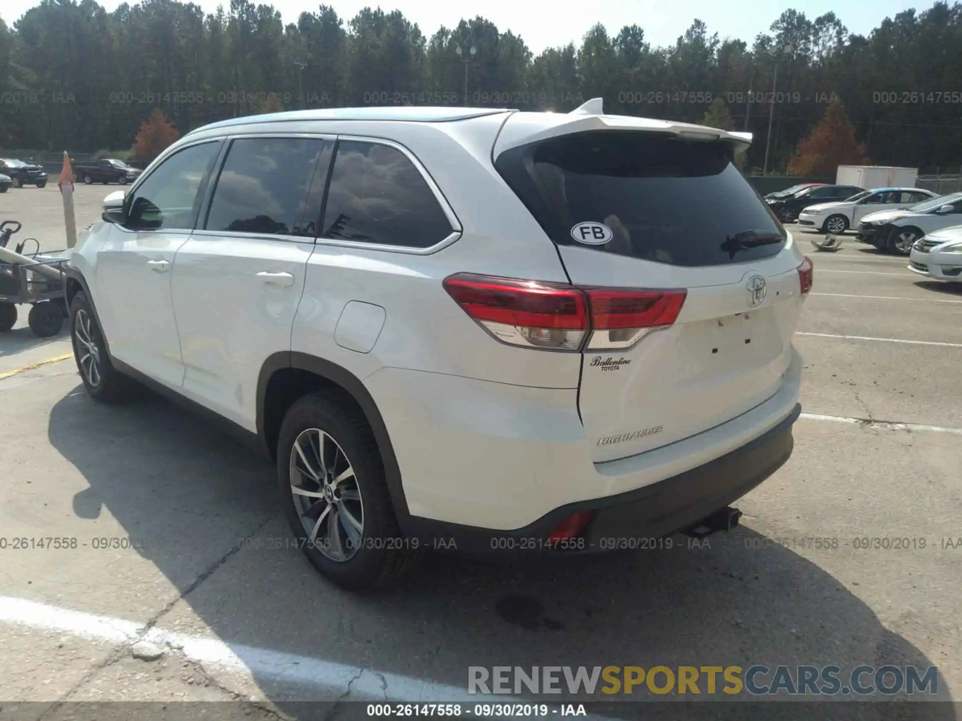 3 Photograph of a damaged car 5TDKZRFHXKS552458 TOYOTA HIGHLANDER 2019