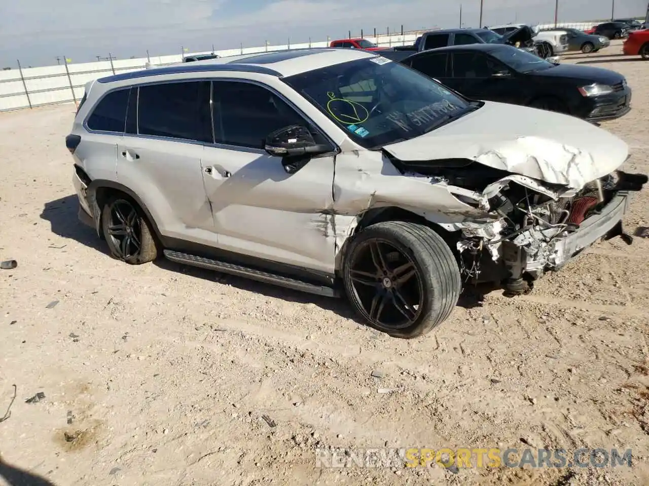 9 Photograph of a damaged car 5TDKZRFHXKS553612 TOYOTA HIGHLANDER 2019