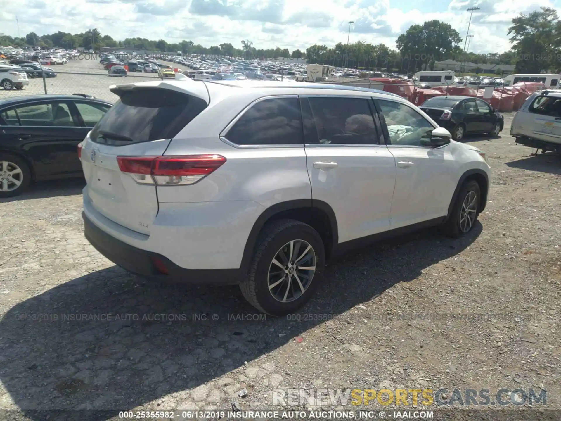 4 Фотография поврежденного автомобиля 5TDKZRFHXKS555649 TOYOTA HIGHLANDER 2019