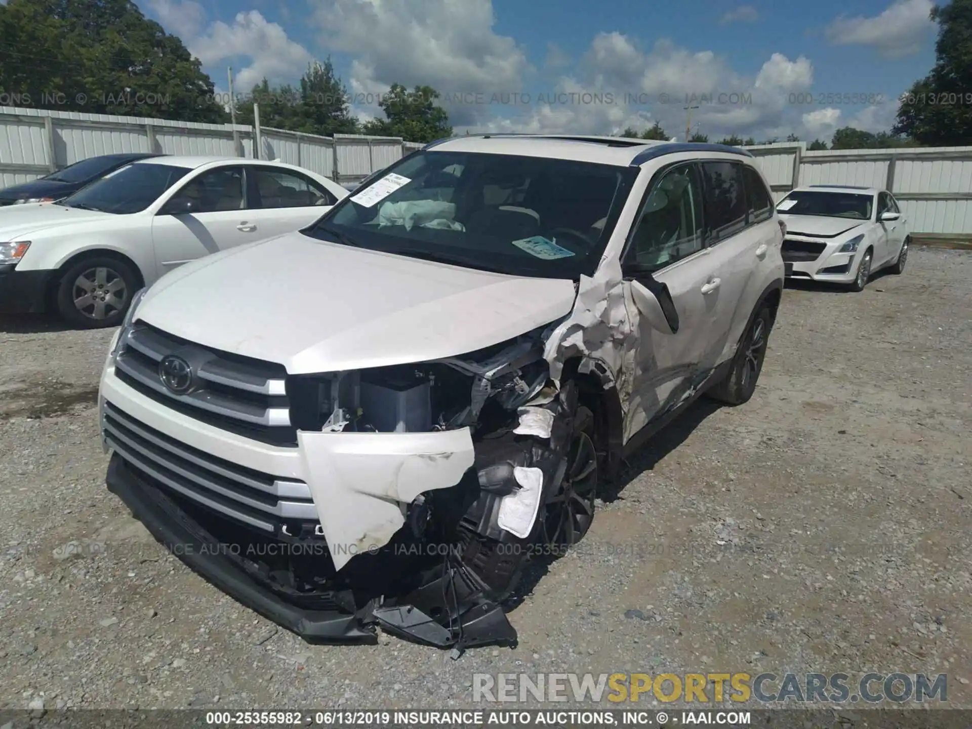 6 Photograph of a damaged car 5TDKZRFHXKS555649 TOYOTA HIGHLANDER 2019