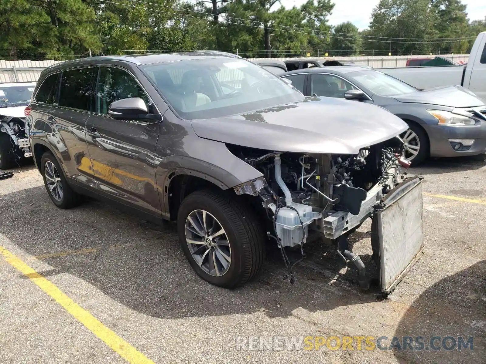 1 Photograph of a damaged car 5TDKZRFHXKS556297 TOYOTA HIGHLANDER 2019